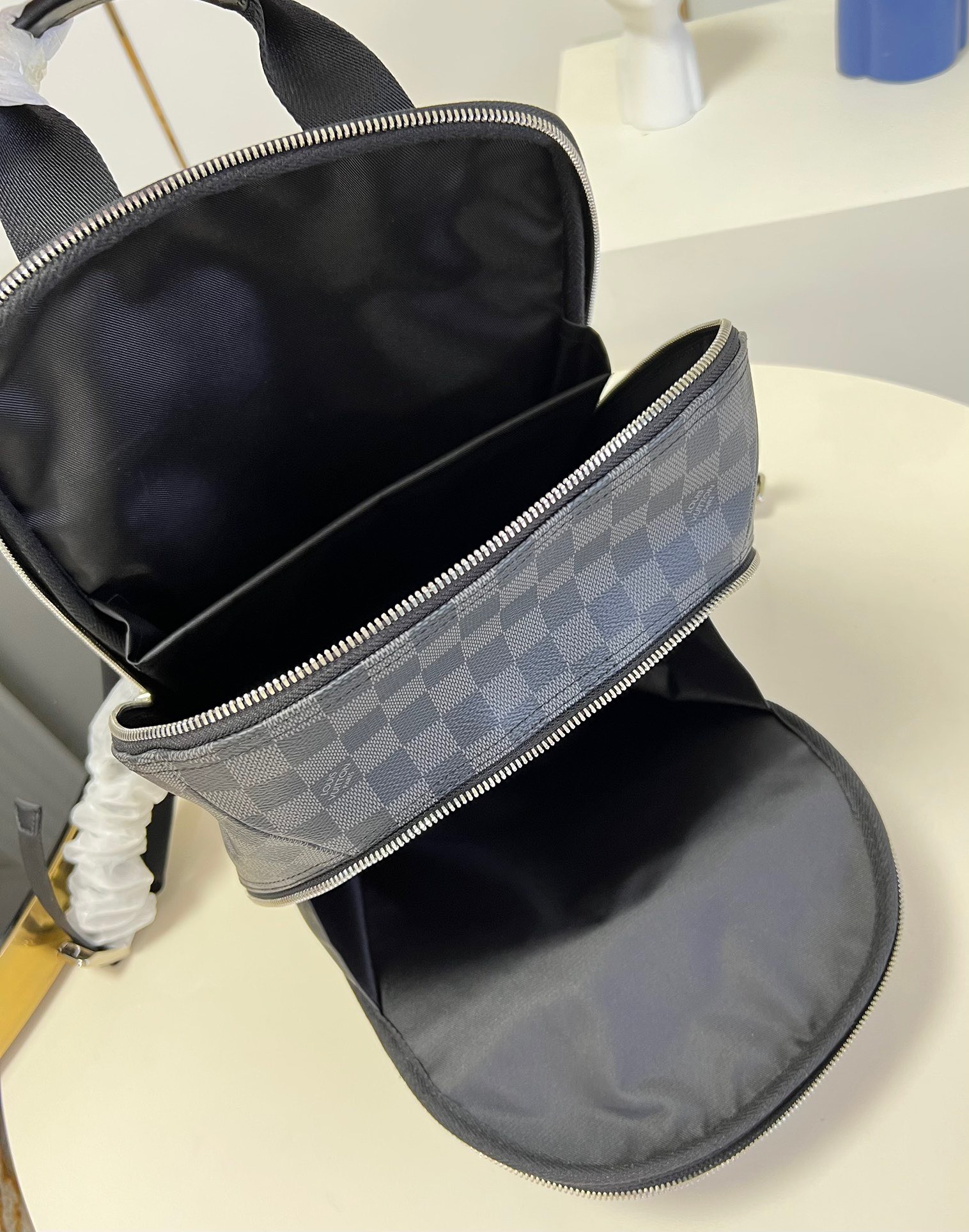 Túi xách nam Louis Vuitton Siêu Cấp TXNLV2559 z3543828835407 0a09a3942a7e665620eb0e0bc58fcc16 510x649 - Túi xách nam Louis Vuitton Siêu Cấp TXNLV2559