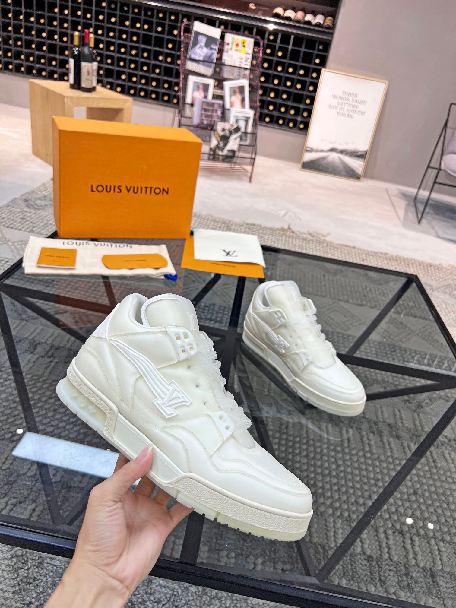 Giày Nam Louis Vuitton Siêu Cấp GNLV2560 z3546078662080 c6a0f0e975bc9bc75f2b90fdcab2d820 510x680 - Giày Nam Louis Vuitton Siêu Cấp GNLV2560