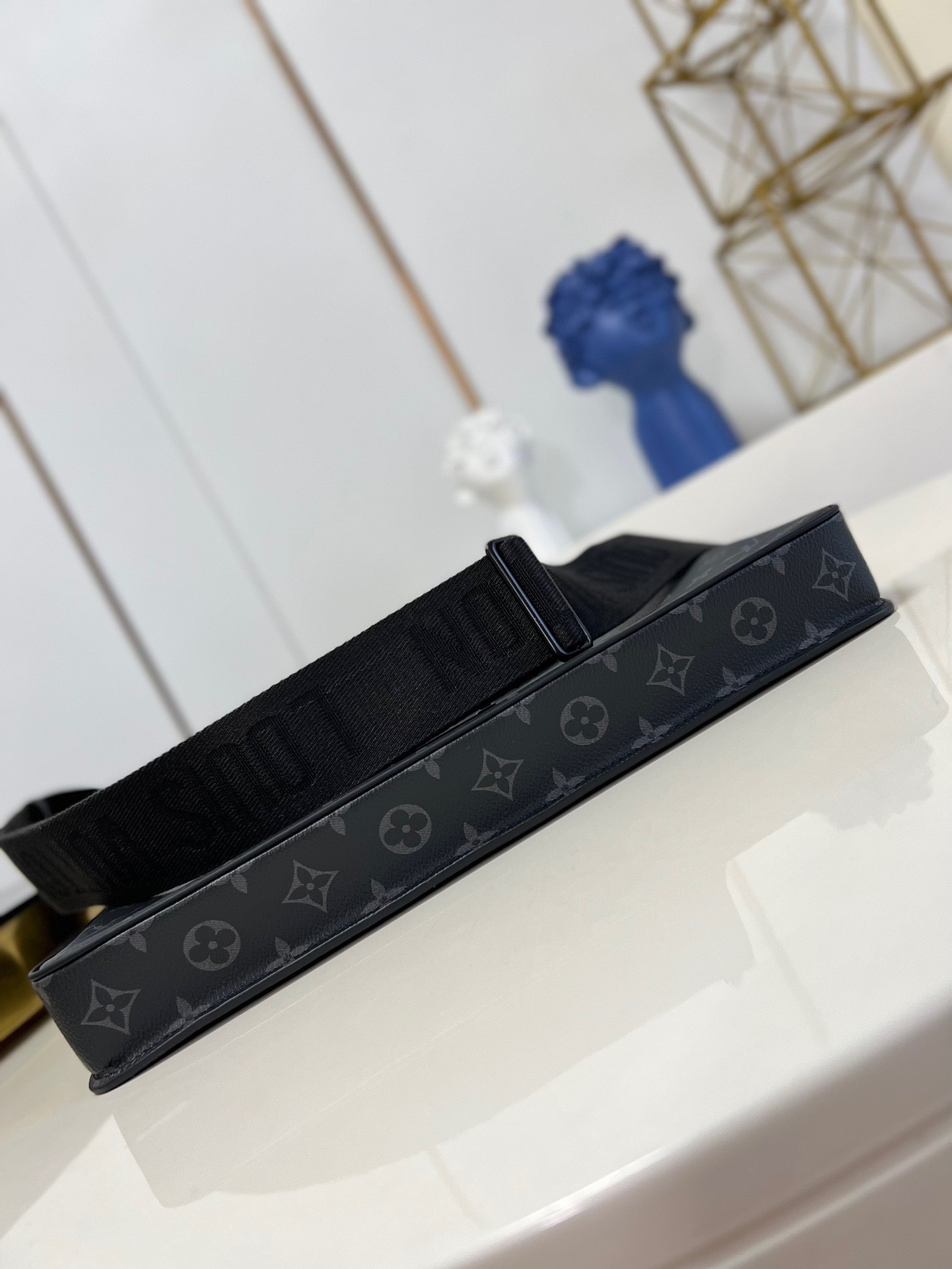 Túi xách nam Louis Vuitton Siêu Cấp TXNLV2574 z3553196001002 d8aae61b8236edd2a03b05d6cdf78e77 510x680 - Túi xách nam Louis Vuitton Siêu Cấp TXNLV2574