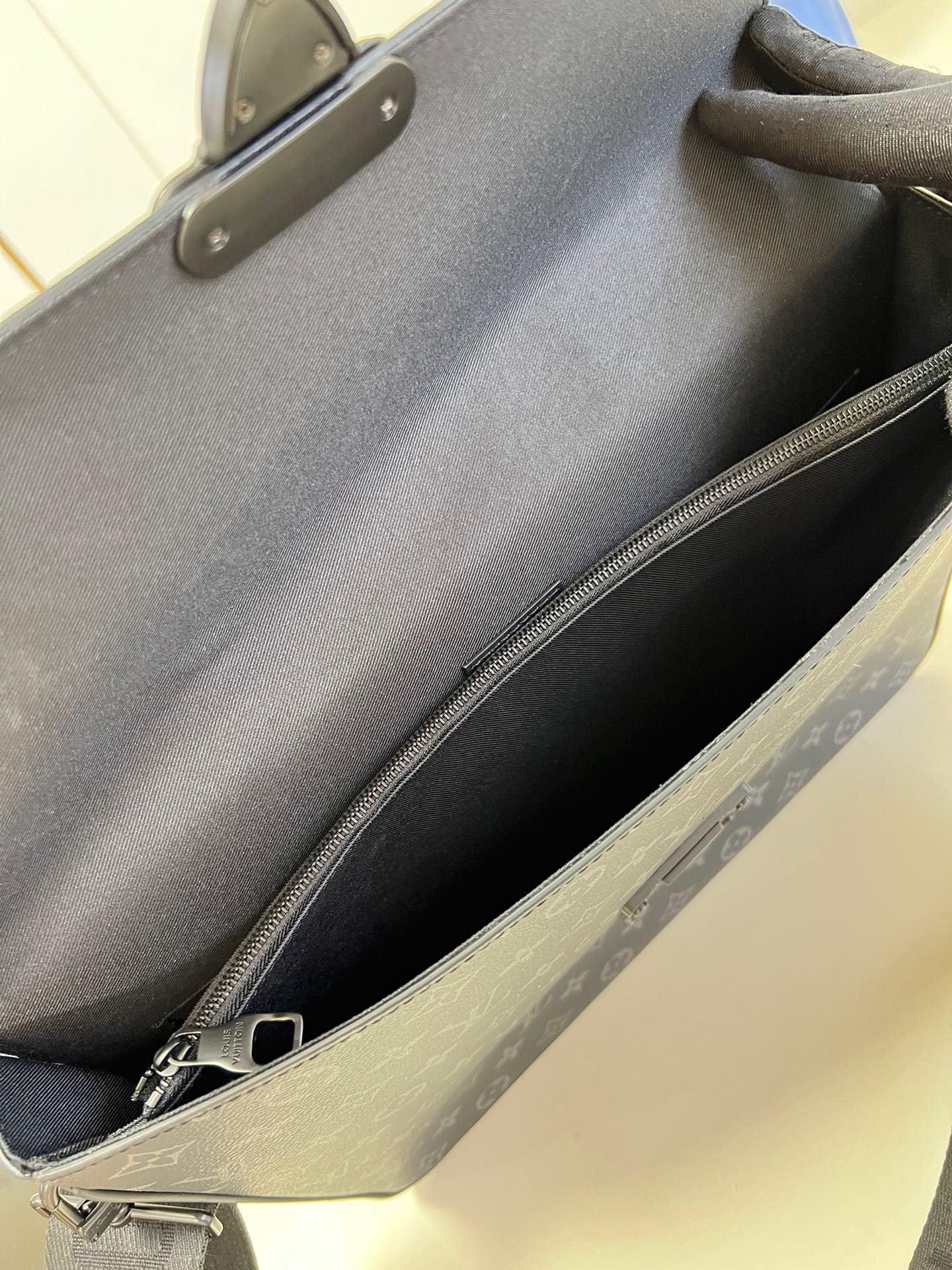 Túi xách nam Louis Vuitton Siêu Cấp TXNLV2574 z3553196052957 19f61abbf65b8995fe8ec444fb02e39c 510x680 - Túi xách nam Louis Vuitton Siêu Cấp TXNLV2574