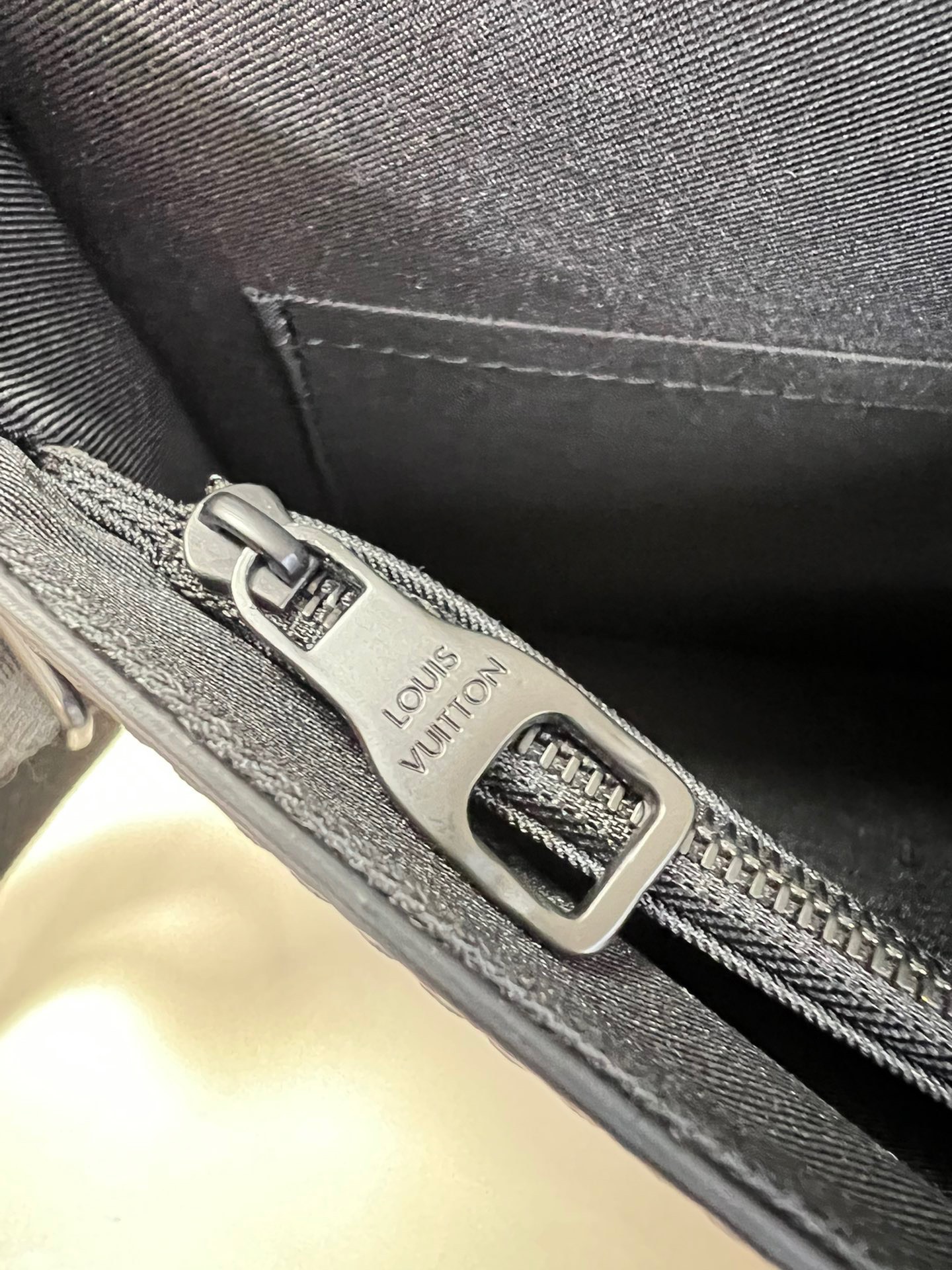 Túi xách nam Louis Vuitton Siêu Cấp TXNLV2574 z3553196119537 546cf54c437473e210c334b8d0e9c96b 510x680 - Túi xách nam Louis Vuitton Siêu Cấp TXNLV2574