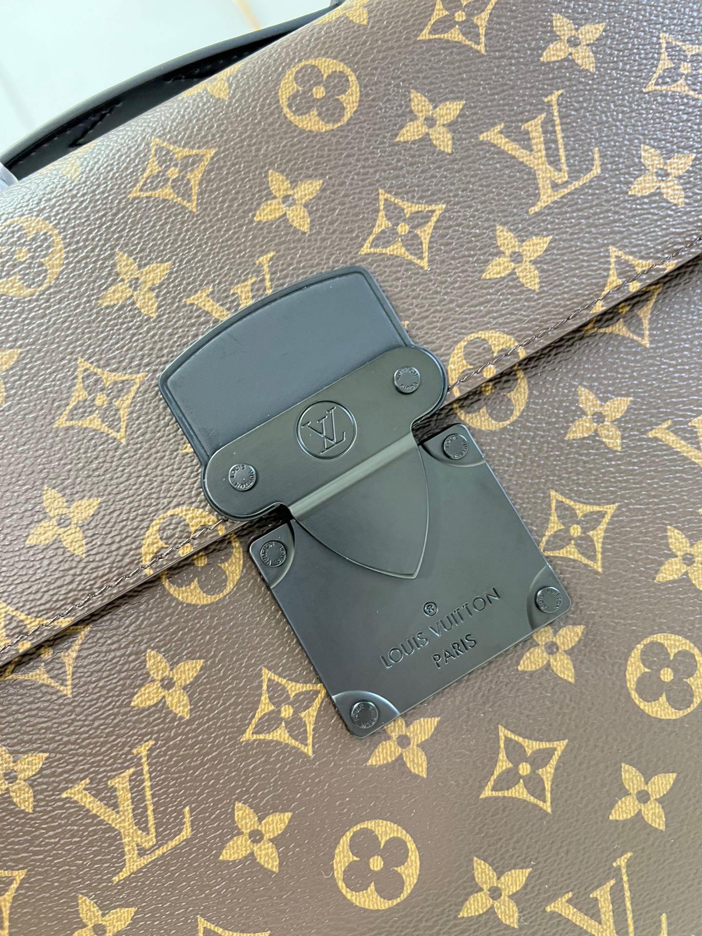 Túi xách nam Louis Vuitton Siêu Cấp TXNLV2575 z3553196630517 a67656c1f3b40319b1fe54fec419cc70 510x680 - Túi xách nam Louis Vuitton Siêu Cấp TXNLV2575