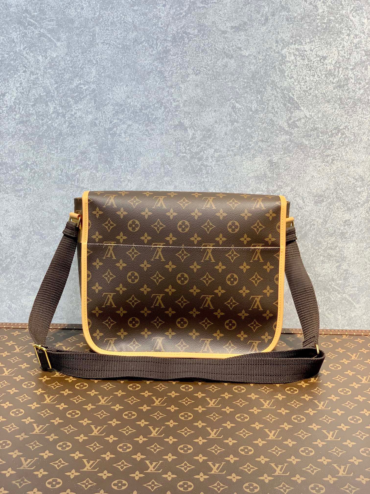 Túi xách nam Louis Vuitton Siêu Cấp TXNLV2591 z3578472300895 3b3d67fc553f9536b9711d42ed9cb1a2 510x680 - Túi xách nam Louis Vuitton Siêu Cấp TXNLV2591
