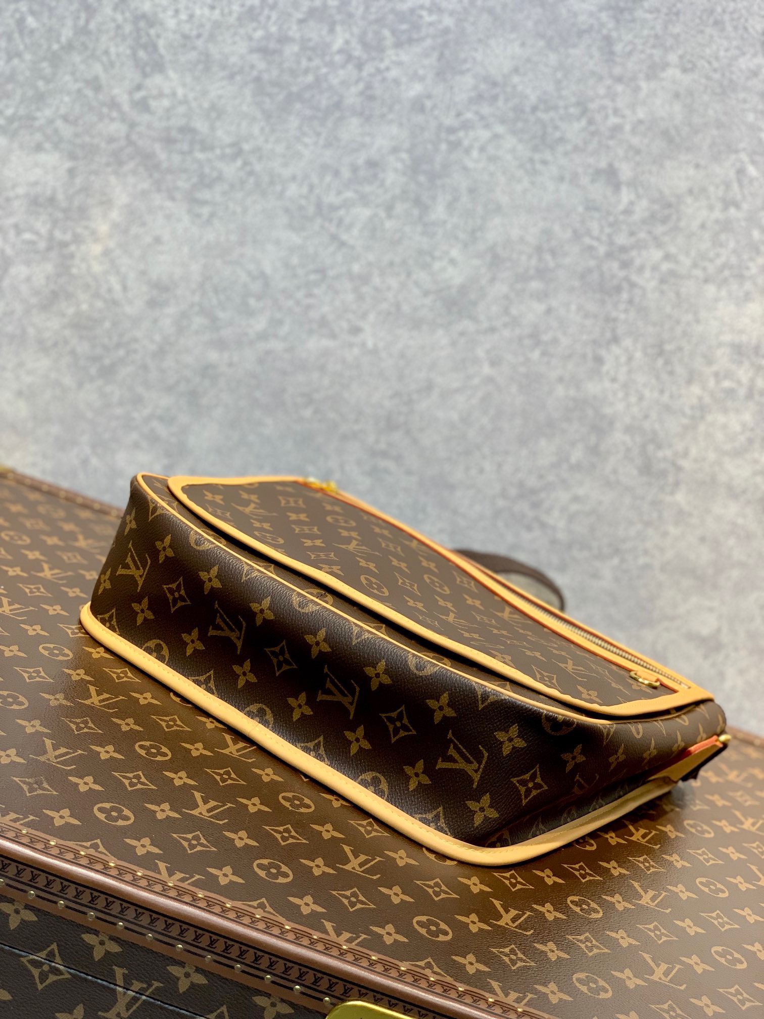 Túi xách nam Louis Vuitton Siêu Cấp TXNLV2591 z3578472306032 19561495c445aa5bc07156c8499bfb9d 510x680 - Túi xách nam Louis Vuitton Siêu Cấp TXNLV2591