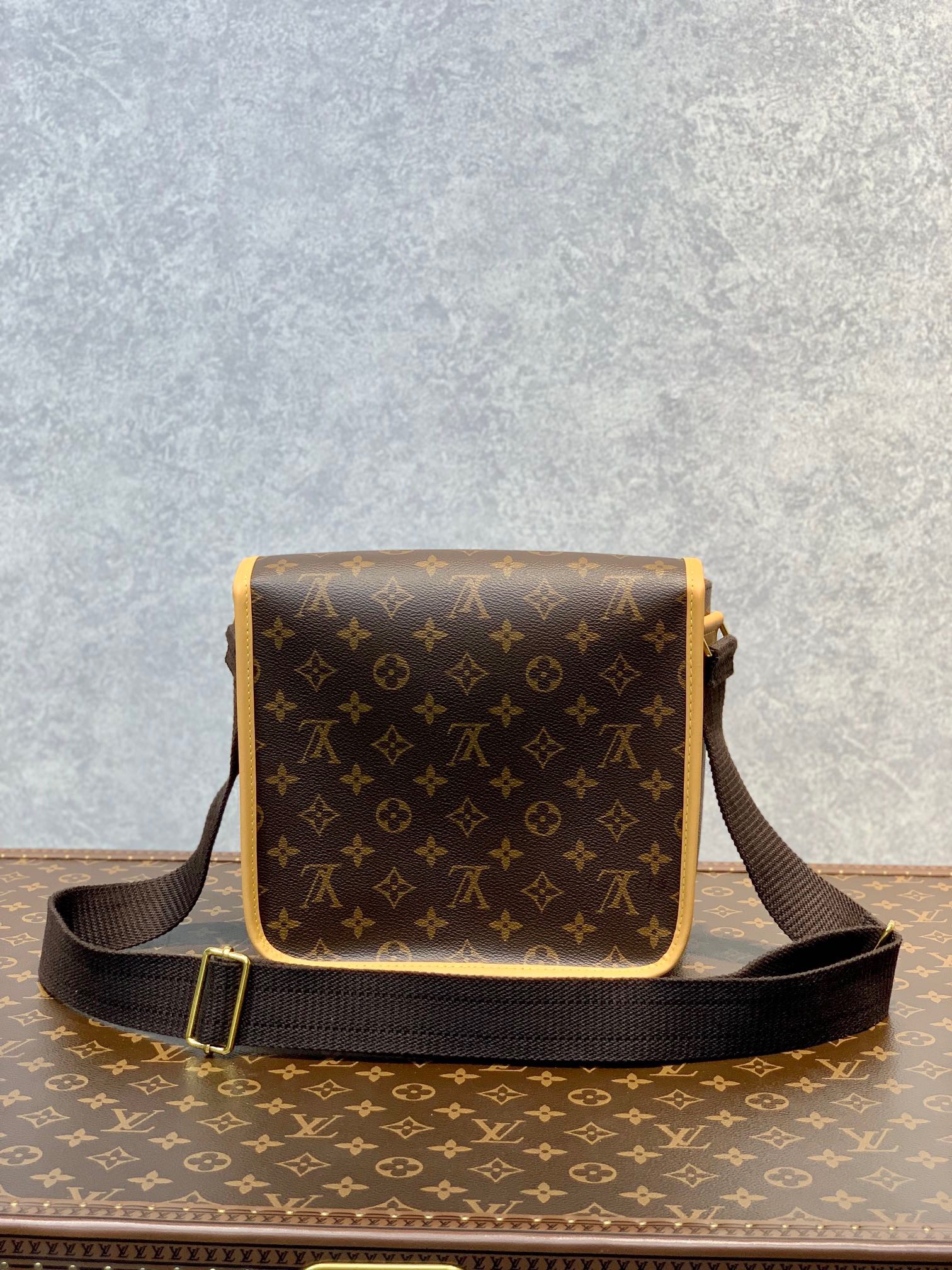 Túi xách nam Louis Vuitton Siêu Cấp TXNLV2592 z3578472739232 b277c88ce0fd6f00961f5a0a58143469 510x680 - Túi xách nam Louis Vuitton Siêu Cấp TXNLV2592