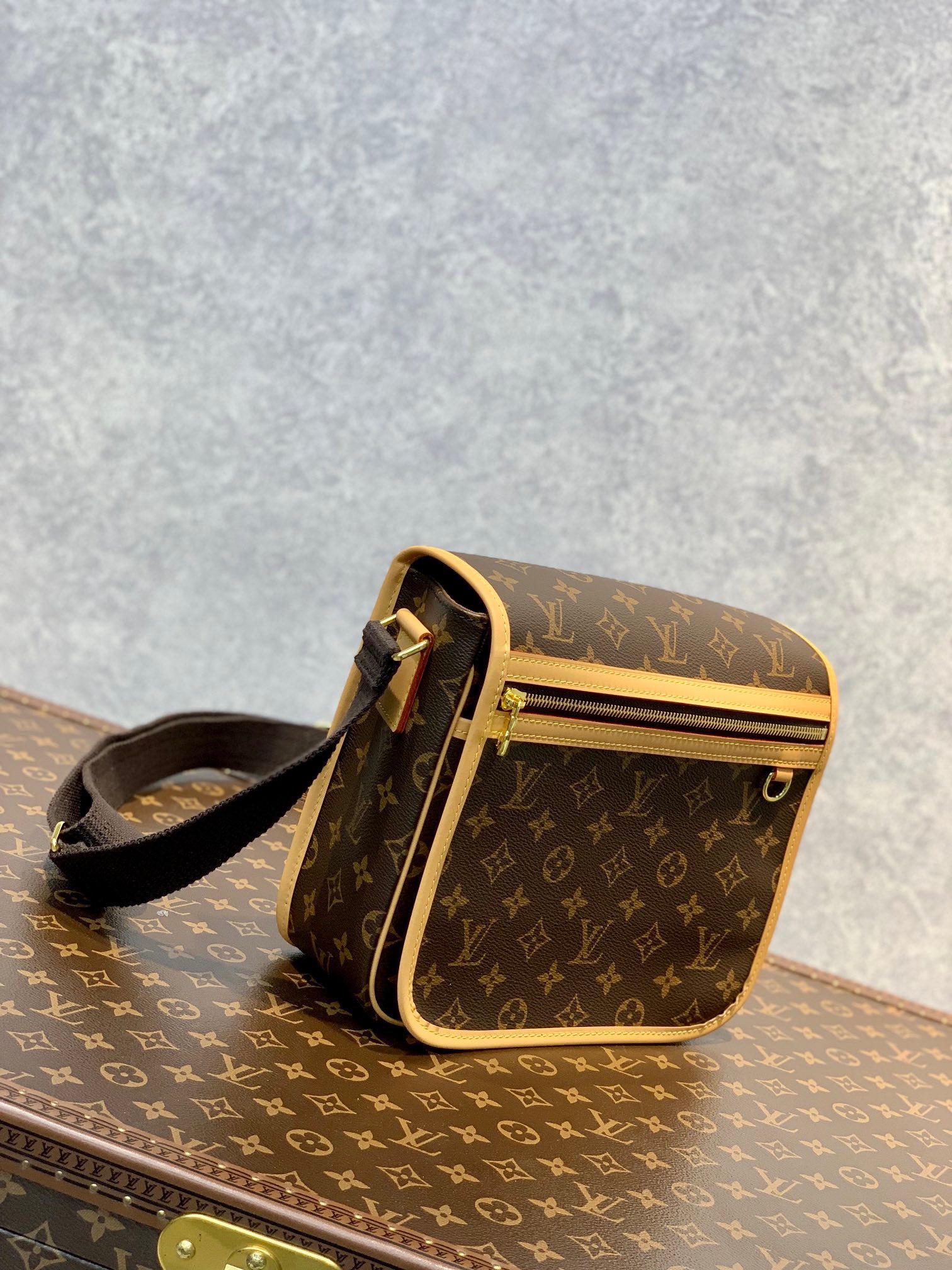Túi xách nam Louis Vuitton Siêu Cấp TXNLV2592 z3578472745926 bcb6ac090db5cb8fc2e9420bbc5aa544 510x680 - Túi xách nam Louis Vuitton Siêu Cấp TXNLV2592