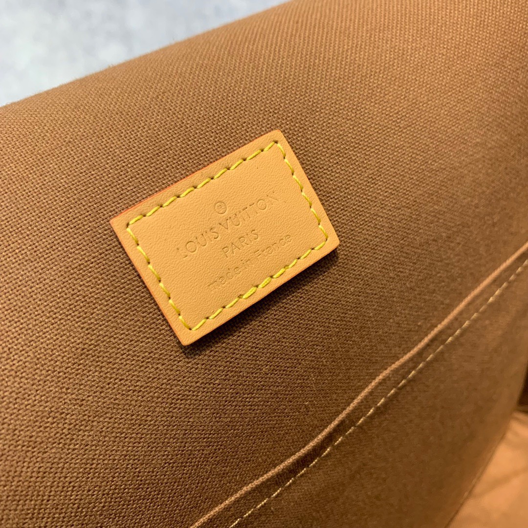 Túi xách nam Louis Vuitton Siêu Cấp TXNLV2592 z3578473137802 4282c30951c0f2236d7bea231b4c2c0f 510x510 - Túi xách nam Louis Vuitton Siêu Cấp TXNLV2592
