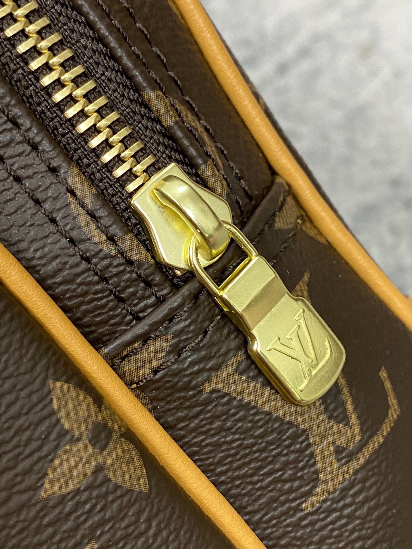 Túi xách nam Louis Vuitton Siêu Cấp TXNLV2614 z3597451248088 8c7c8bb78146f23f39d9504f84f7e4db 510x680 - Túi xách nam Louis Vuitton Siêu Cấp TXNLV2614