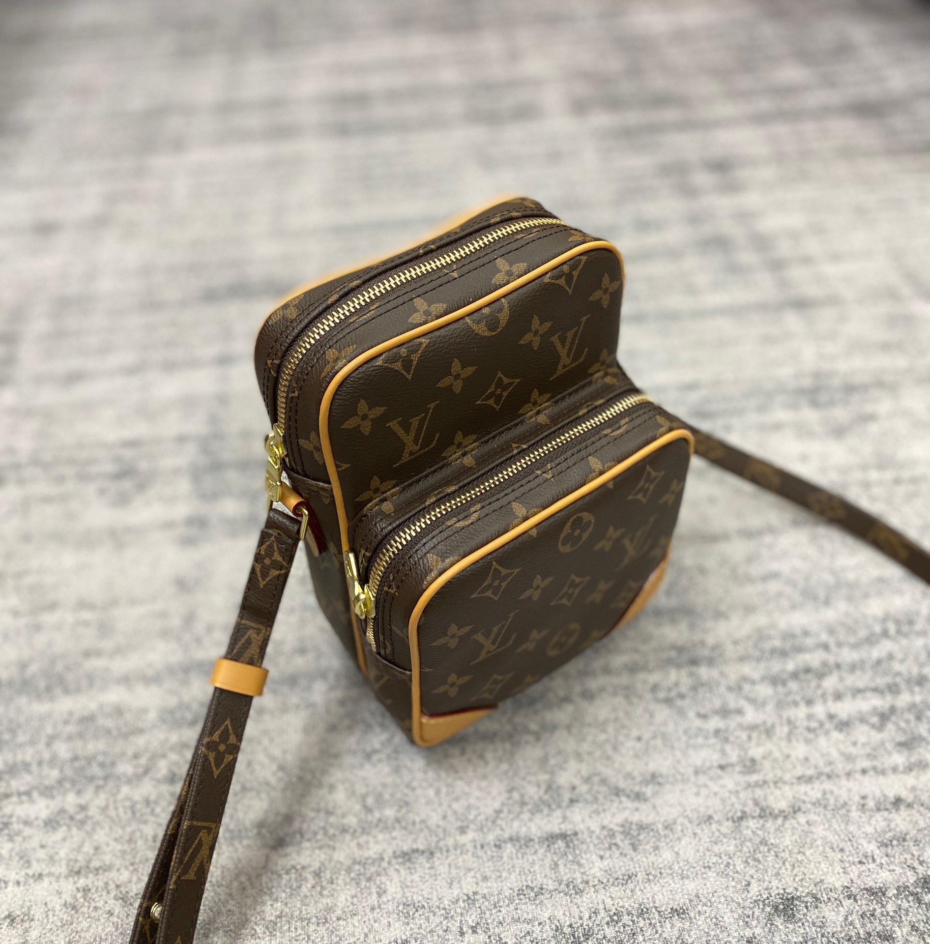 Túi xách nam Louis Vuitton Siêu Cấp TXNLV2614 z3597451475169 6bb232a6d6e7d73e853d96ef3e65df13 510x518 - Túi xách nam Louis Vuitton Siêu Cấp TXNLV2614