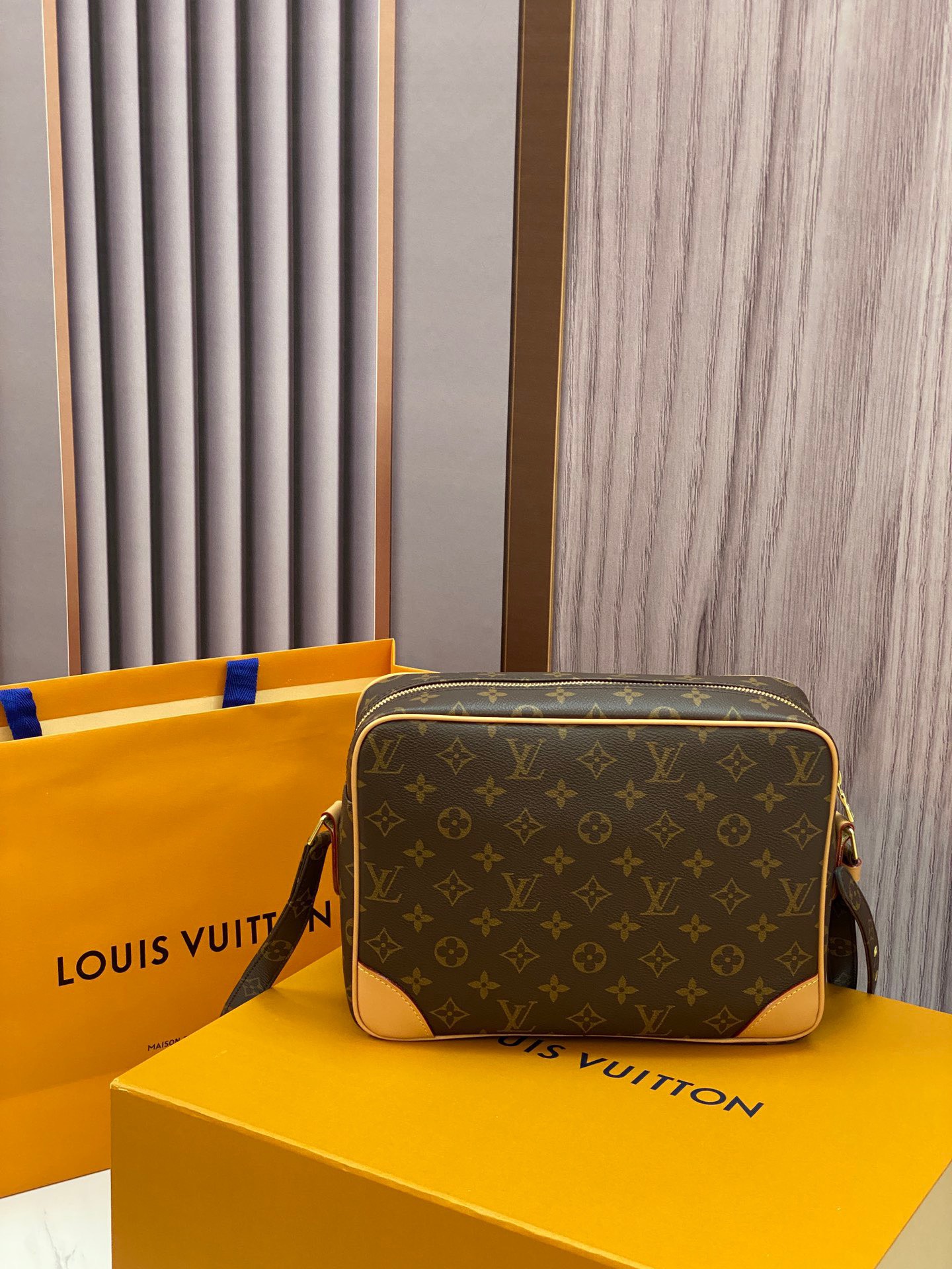 Túi xách nam Louis Vuitton Siêu Cấp TXNLV2615 z3597453733110 63c97a0a6d3e5dd60ff223b813a0f7f7 510x680 - Túi xách nam Louis Vuitton Siêu Cấp TXNLV2615