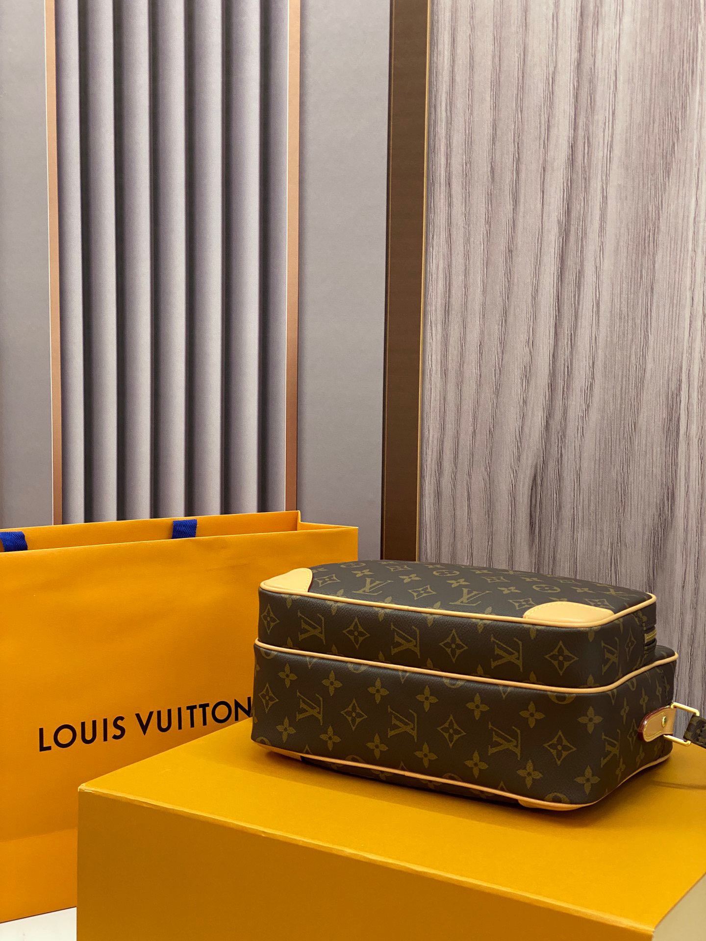 Túi xách nam Louis Vuitton Siêu Cấp TXNLV2615 z3597453889909 0cd50a3b07a69f0a5f092fa0c117ac23 510x680 - Túi xách nam Louis Vuitton Siêu Cấp TXNLV2615