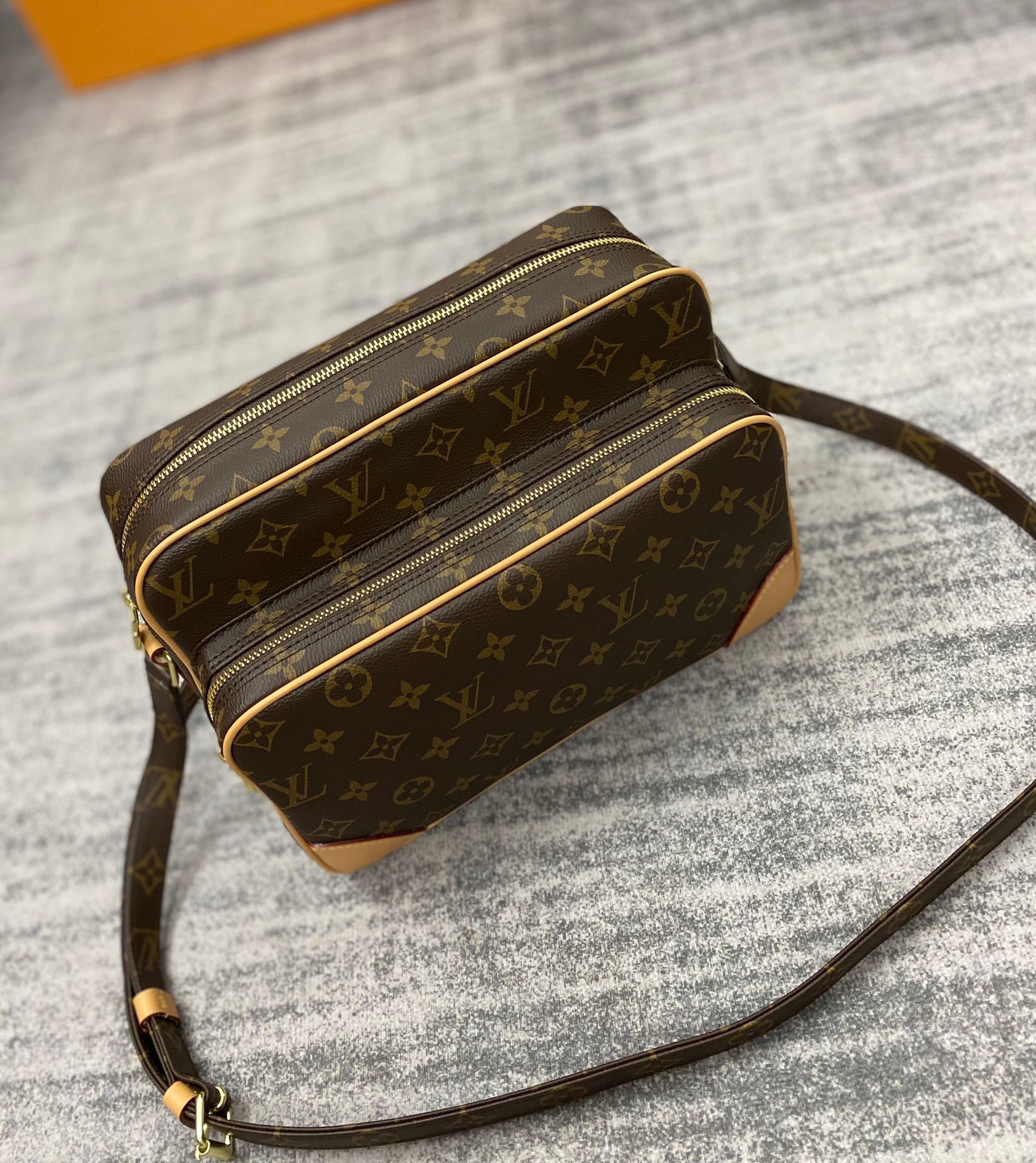 Túi xách nam Louis Vuitton Siêu Cấp TXNLV2615 z3597453951761 0a9f39b57ba1cce0256d918e655112ae 510x573 - Túi xách nam Louis Vuitton Siêu Cấp TXNLV2615