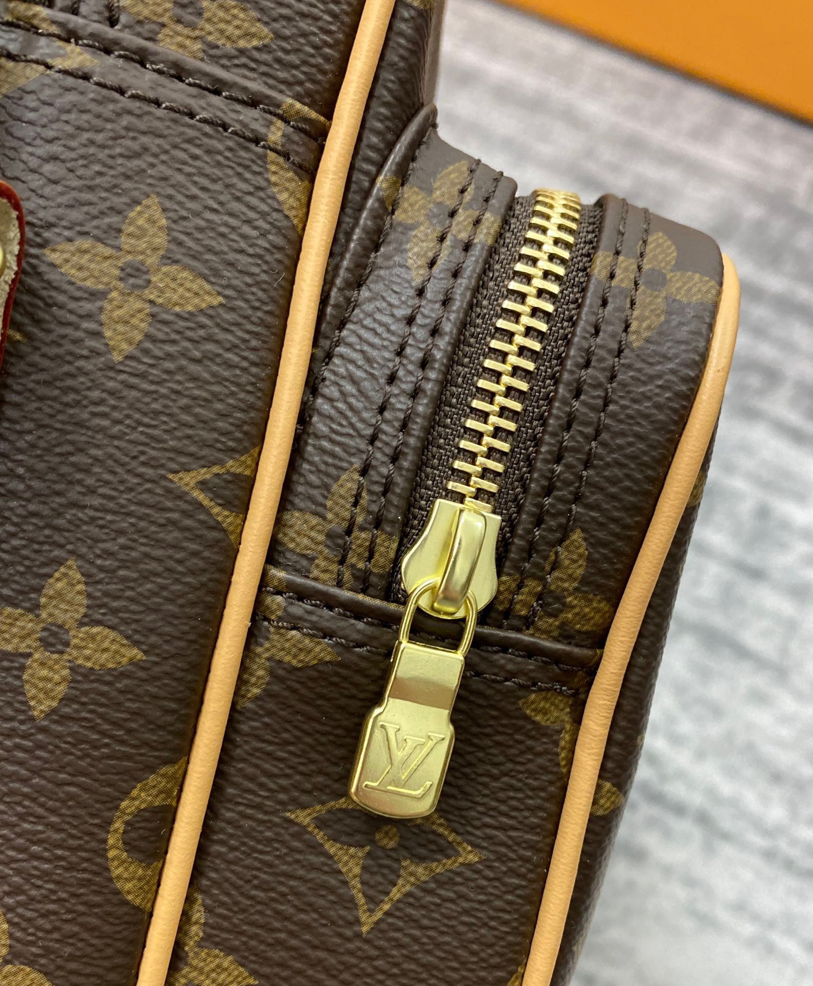 Túi xách nam Louis Vuitton Siêu Cấp TXNLV2615 z3597454049885 f0d7e40444f6b62e995f67ca15c64354 510x618 - Túi xách nam Louis Vuitton Siêu Cấp TXNLV2615