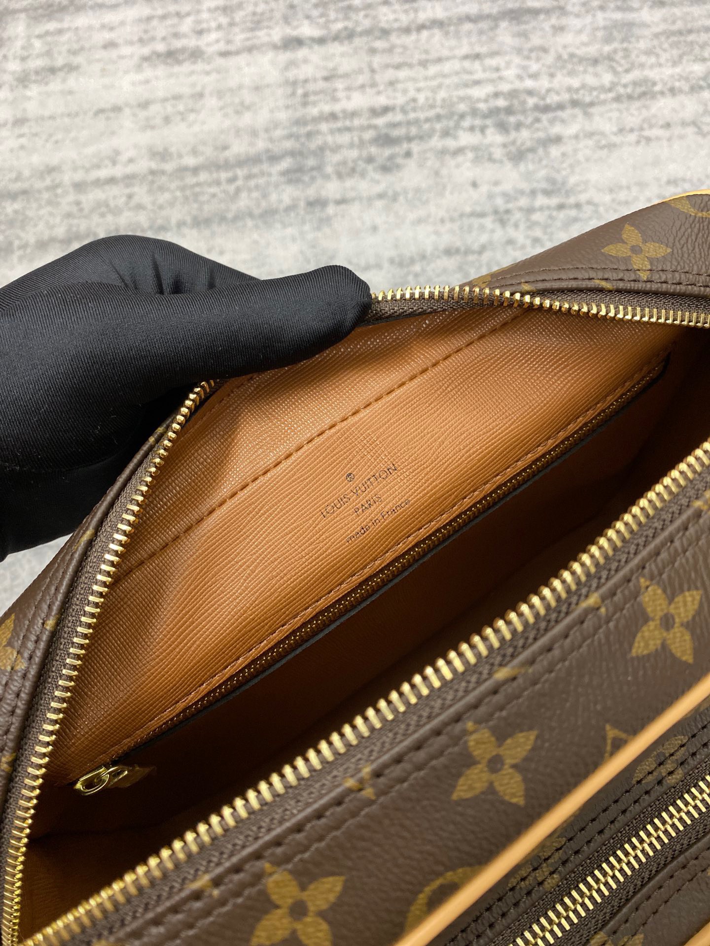 Túi xách nam Louis Vuitton Siêu Cấp TXNLV2615 z3597454262771 63f36154ca79d294adbf61372b2b38e5 510x680 - Túi xách nam Louis Vuitton Siêu Cấp TXNLV2615