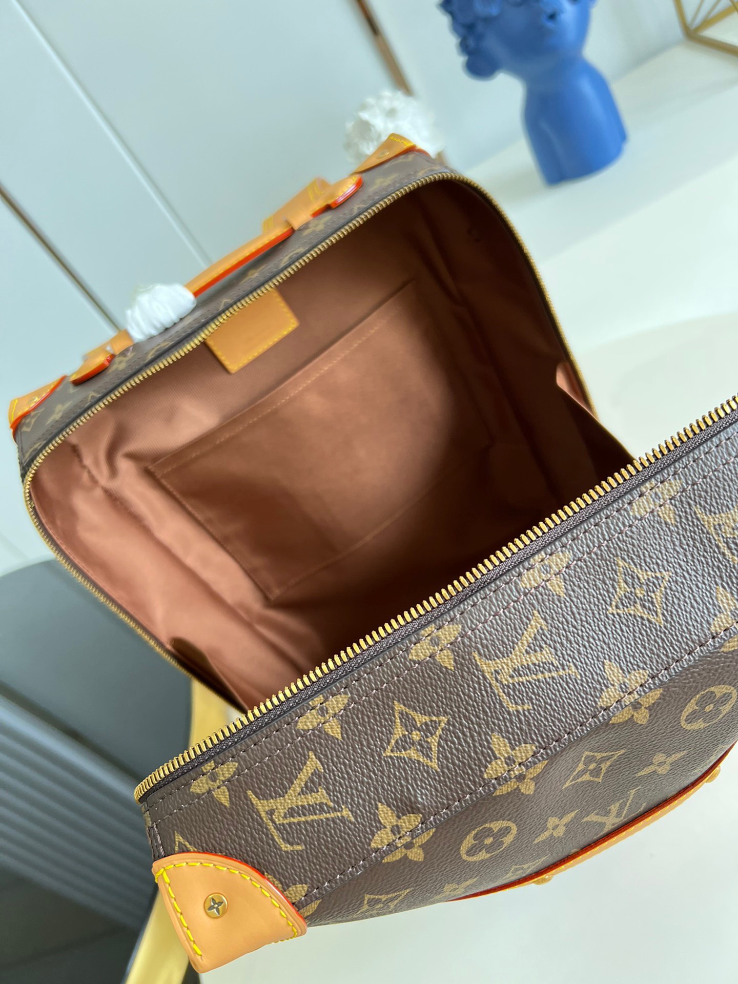 Túi xách nam Louis Vuitton Siêu Cấp TXNLV2617 z3603064369081 9c256e4d35d5d8c56ef237af080fa8e1 510x680 - Túi xách nam Louis Vuitton Siêu Cấp TXNLV2617