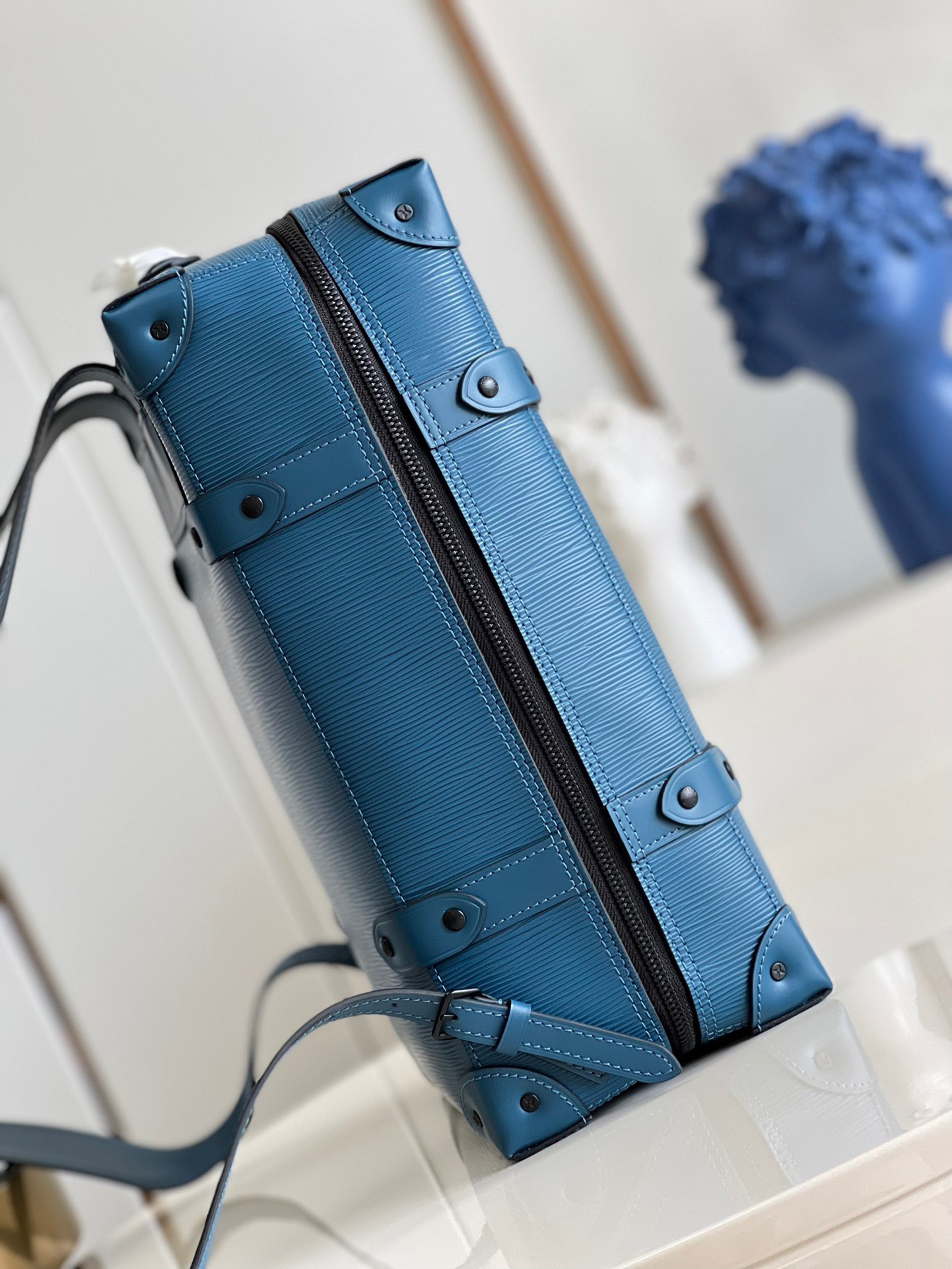 Túi xách nam Louis Vuitton Siêu Cấp TXNLV2618 z3603064532648 3cfb06b35edd02b670e9887a79ea2b50 510x680 - Túi xách nam Louis Vuitton Siêu Cấp TXNLV2618