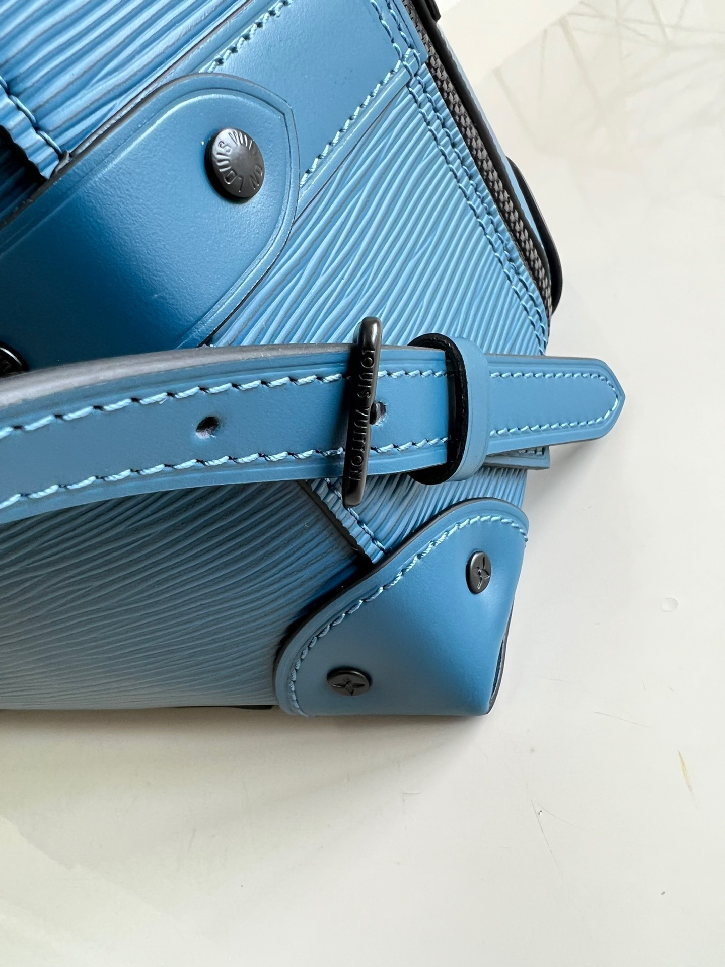 Túi xách nam Louis Vuitton Siêu Cấp TXNLV2618 z3603064581689 a5c9d19c0f52b71c302939f145c3126e 510x680 - Túi xách nam Louis Vuitton Siêu Cấp TXNLV2618