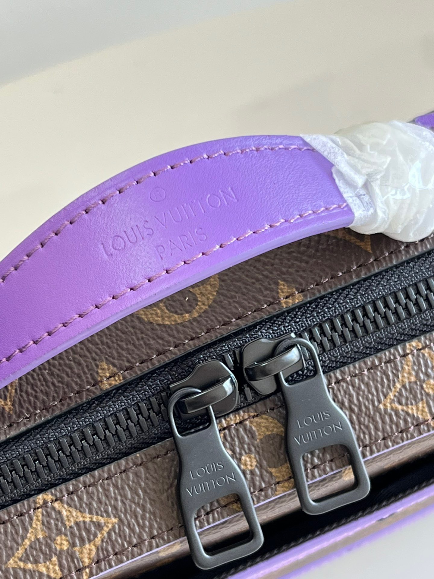 Túi xách nam Louis Vuitton Siêu Cấp TXNLV2622 z3617784130008 5792b21c5d49b8dc0991f68a2df5f147 510x680 - Túi xách nam Louis Vuitton Siêu Cấp TXNLV2622