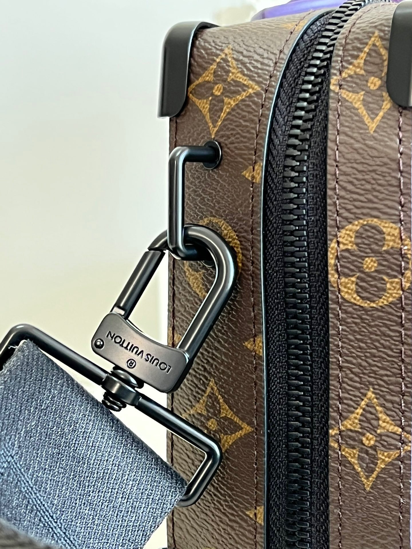 Túi xách nam Louis Vuitton Siêu Cấp TXNLV2622 z3617784280579 ea40c0e1ec0e35e98ad65536f8840b7d 510x680 - Túi xách nam Louis Vuitton Siêu Cấp TXNLV2622