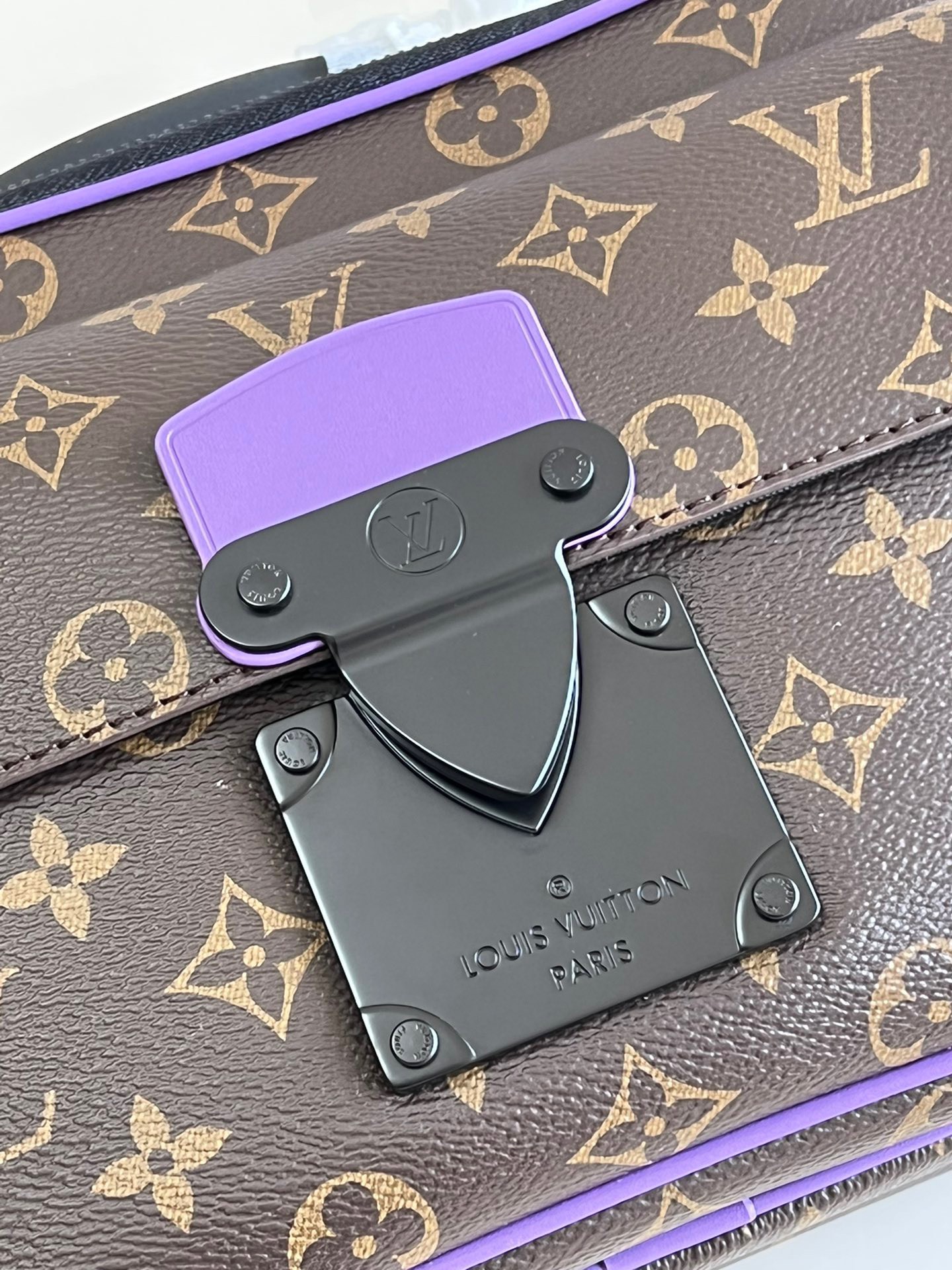 Túi xách nam Louis Vuitton Siêu Cấp TXNLV2623 z3617784836302 a52284a2585ec3b7a30018dbf648ef6b 510x680 - Túi xách nam Louis Vuitton Siêu Cấp TXNLV2623