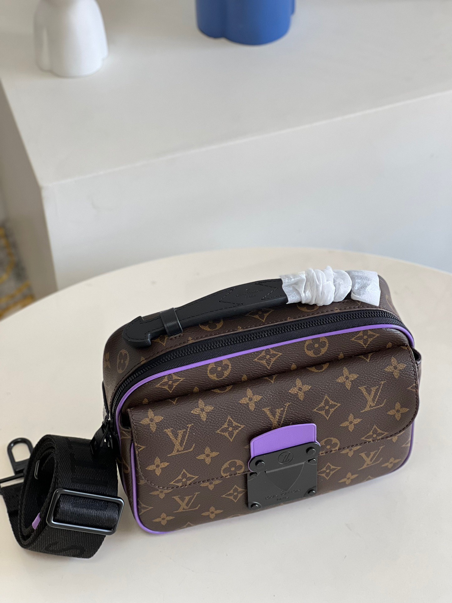 Túi xách nam Louis Vuitton Siêu Cấp TXNLV2623 z3617784864796 615f6ba09c5849f2f54b517fcec9b001 510x680 - Túi xách nam Louis Vuitton Siêu Cấp TXNLV2623