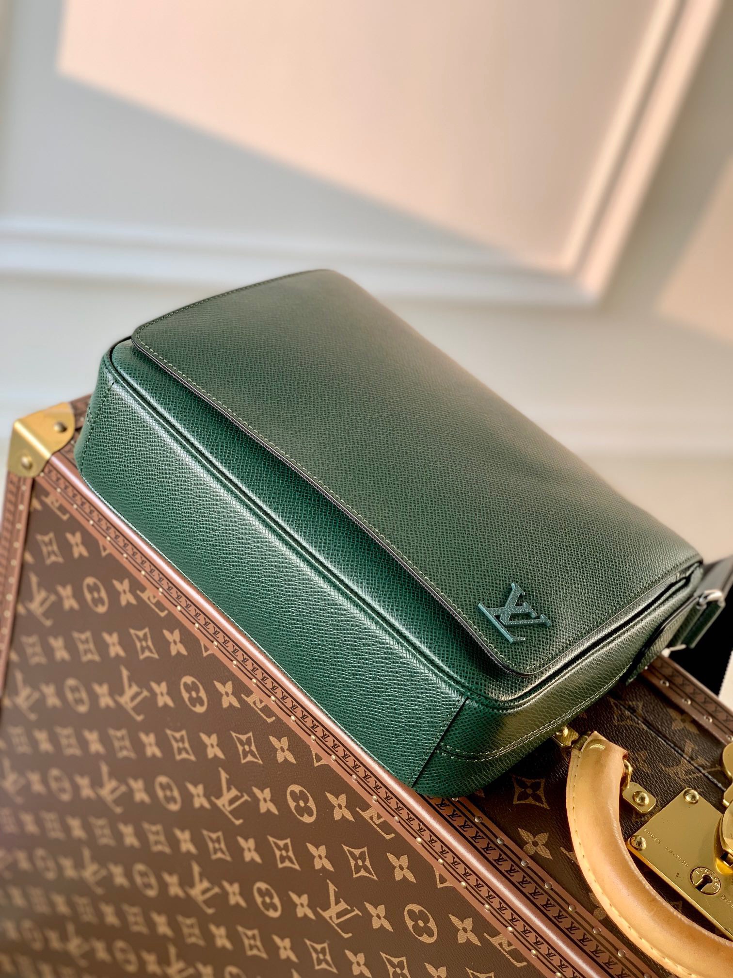 Túi xách nam Louis Vuitton Siêu Cấp TXNLV2732 z3744513996656 85cade0cc67d26f66faadea68d995023 510x680 - Túi xách nam Louis Vuitton Siêu Cấp TXNLV2732