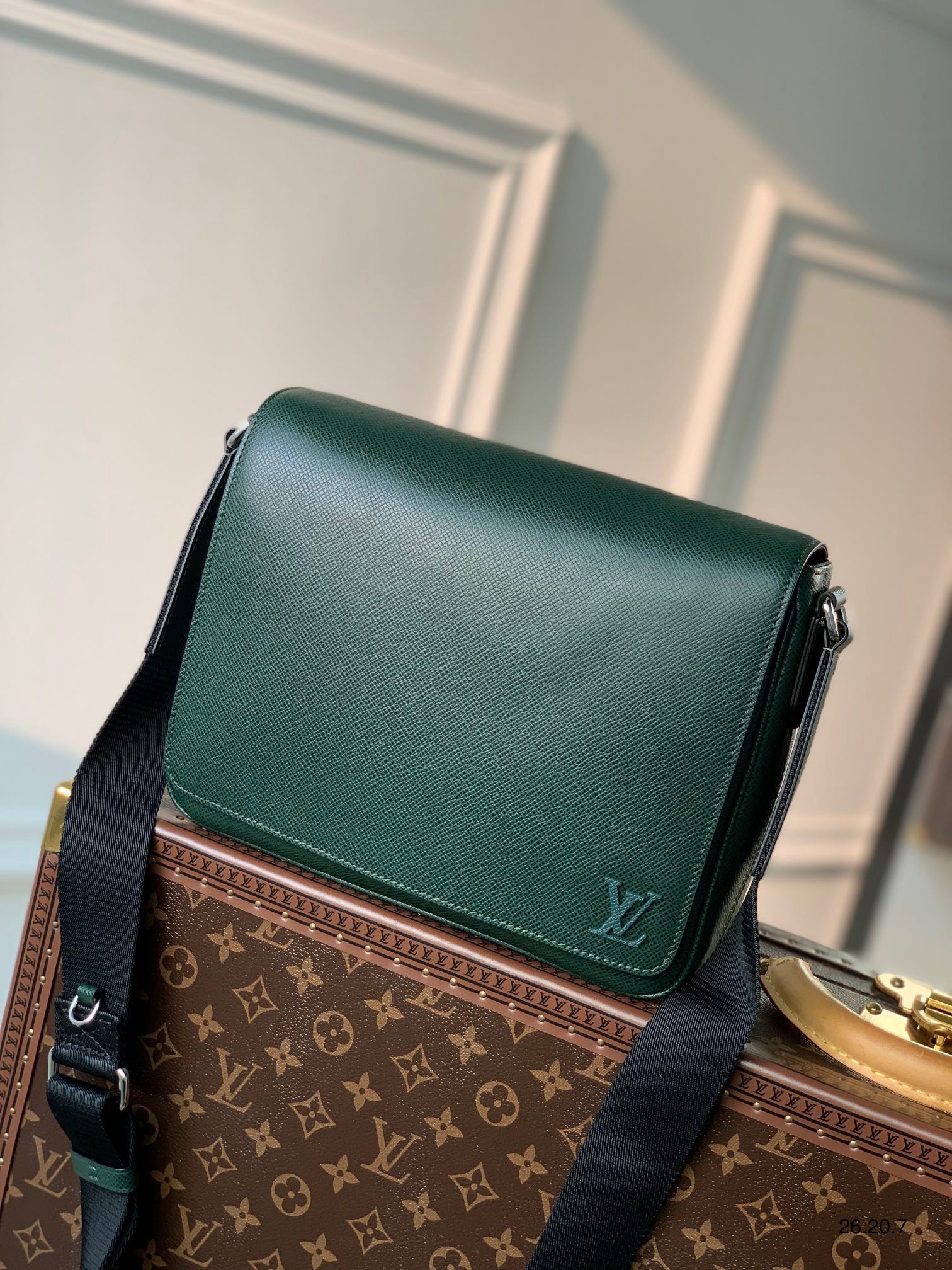 Túi xách nam Louis Vuitton Siêu Cấp TXNLV2732 z3744514040451 c17430f13c0f5558fe25660cd8e2f58d 510x680 - Túi xách nam Louis Vuitton Siêu Cấp TXNLV2732