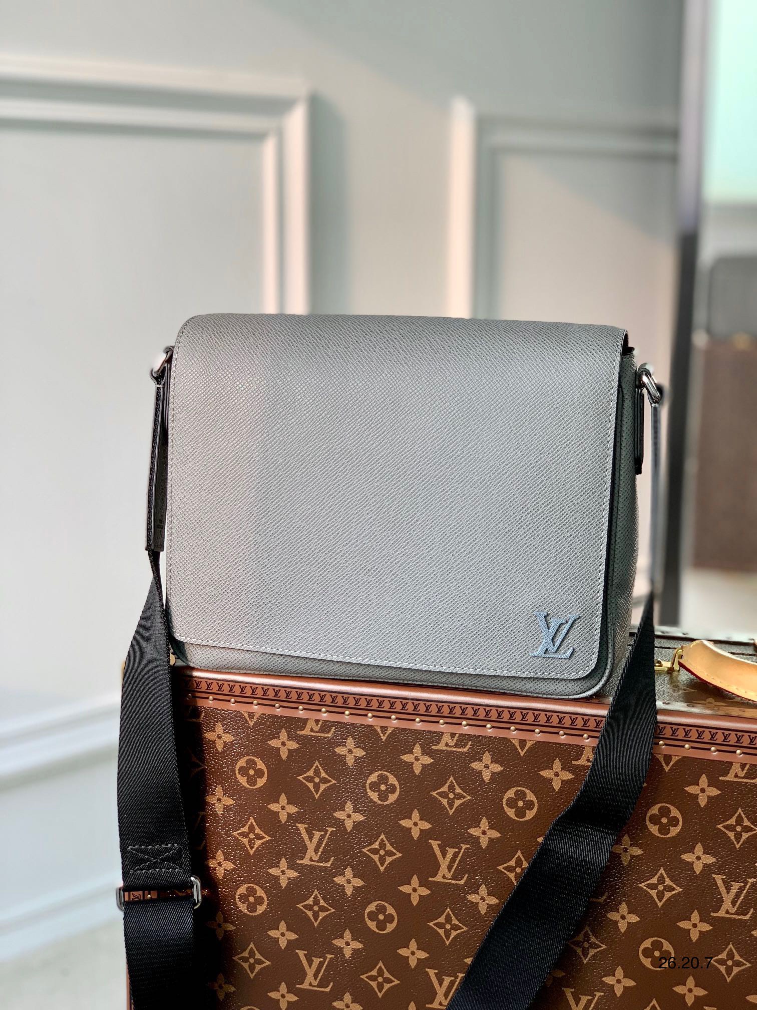 Túi xách nam Louis Vuitton Siêu Cấp TXNLV2733 z3744514370238 6da80470c4e1915a42237477e676a94b 510x680 - Túi xách nam Louis Vuitton Siêu Cấp TXNLV2733
