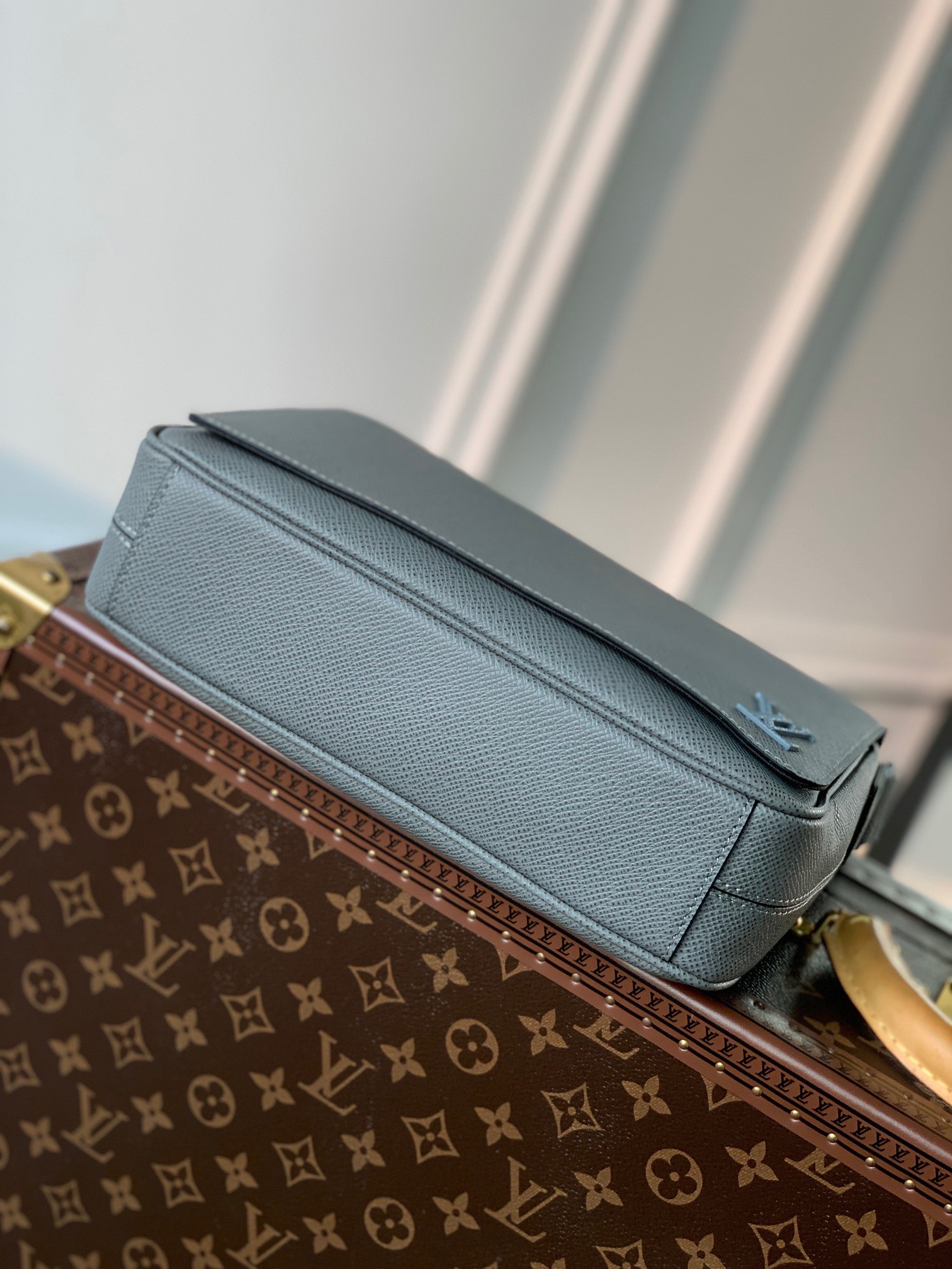 Túi xách nam Louis Vuitton Siêu Cấp TXNLV2733 z3744514523694 3335a44c86a3dc0205f3652c37b606cc 510x680 - Túi xách nam Louis Vuitton Siêu Cấp TXNLV2733