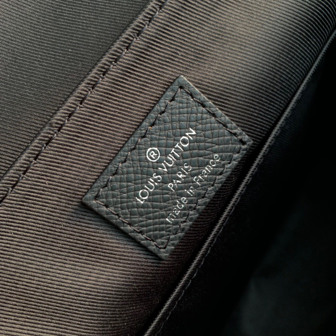 Túi xách nam Louis Vuitton Siêu Cấp TXNLV2734 z3744516153332 7e8314a323c3568e197c495362815852 510x510 - Túi xách nam Louis Vuitton Siêu Cấp TXNLV2734
