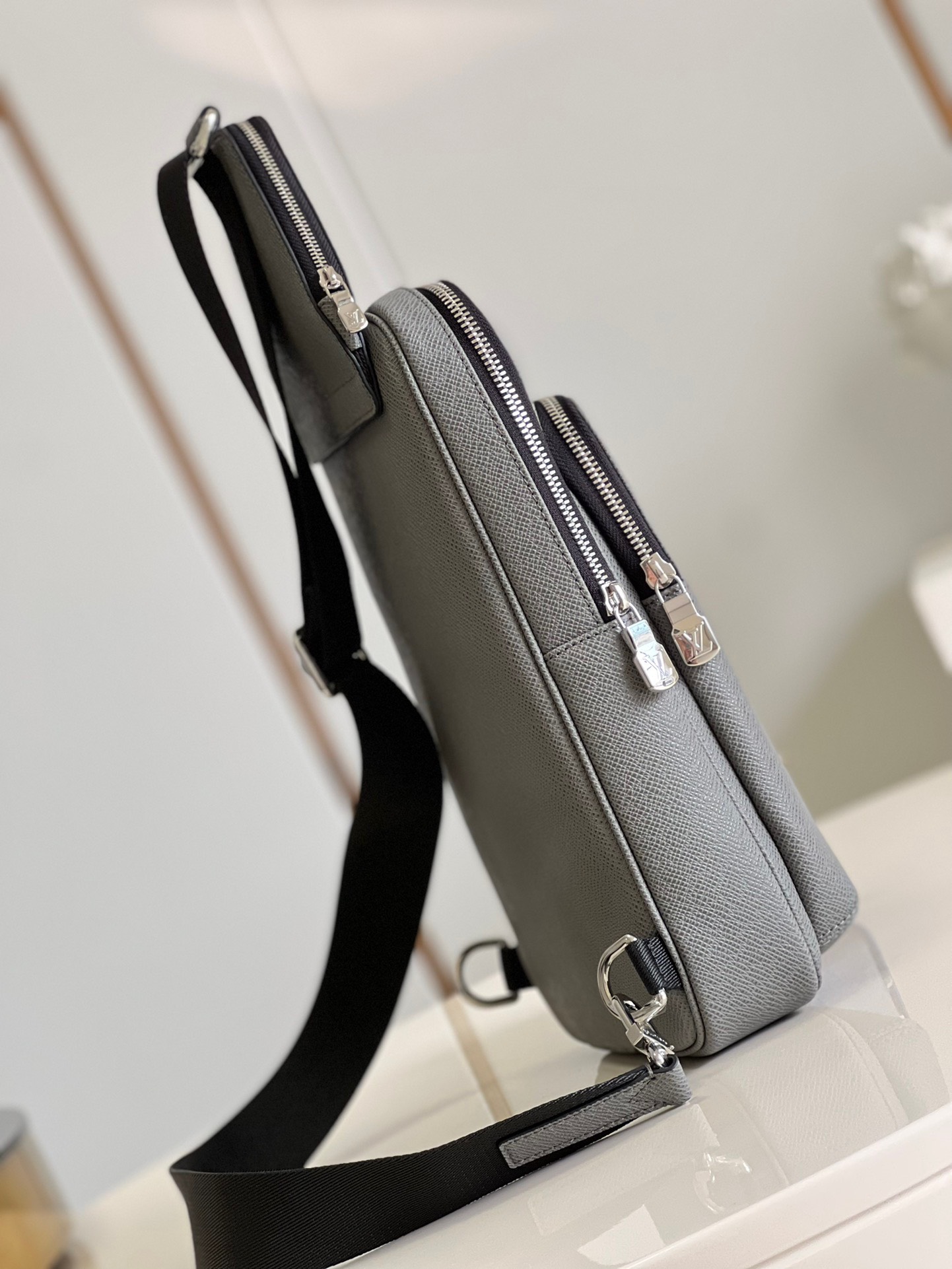 Túi xách nam Louis Vuitton Siêu Cấp TXNLV2740 z3759690766755 d1a50f5b1b7171c889f450d56f289ad1 510x680 - Túi xách nam Louis Vuitton Siêu Cấp TXNLV2740