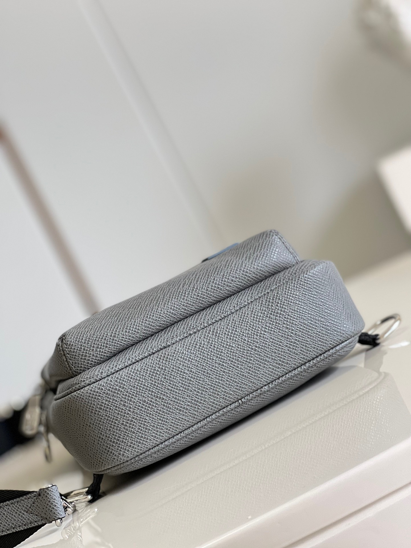 Túi xách nam Louis Vuitton Siêu Cấp TXNLV2740 z3759690849167 958f2614894a93d4ef8fed4d8f581d10 510x680 - Túi xách nam Louis Vuitton Siêu Cấp TXNLV2740