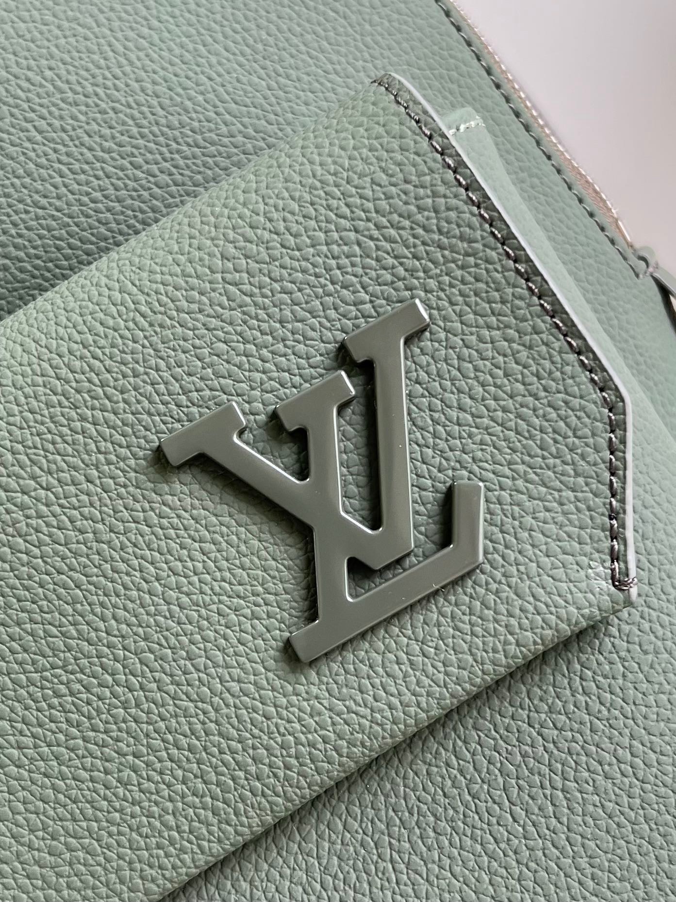 Túi xách nam Louis Vuitton Siêu Cấp TXNLV2744 z3759693100713 2a1ec806cb24e54ffb604dfe5c77d414 510x680 - Túi xách nam Louis Vuitton Siêu Cấp TXNLV2744