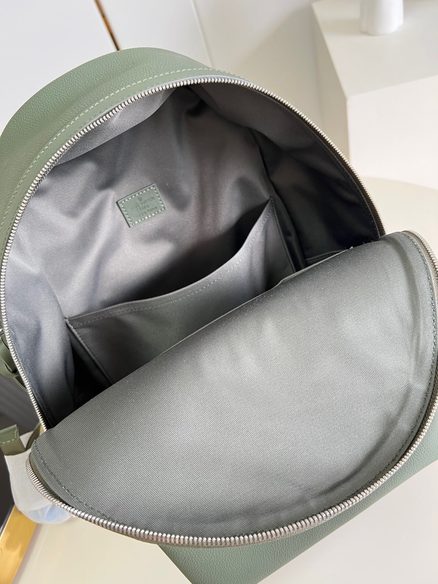 Túi xách nam Louis Vuitton Siêu Cấp TXNLV2744 z3759693313610 d1da107d1789408af648f0e591a6e981 510x680 - Túi xách nam Louis Vuitton Siêu Cấp TXNLV2744