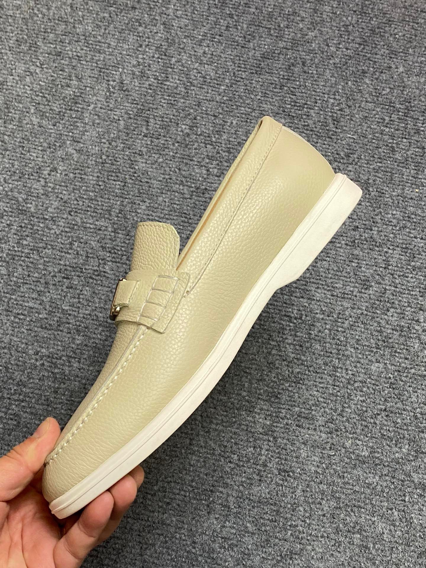 Giày Nam Louis Vuitton Siêu Cấp GNLV2769 z3781417514344 89316795a4110c212f0935716f426bf7 510x680 - Giày Nam Louis Vuitton Siêu Cấp GNLV2769