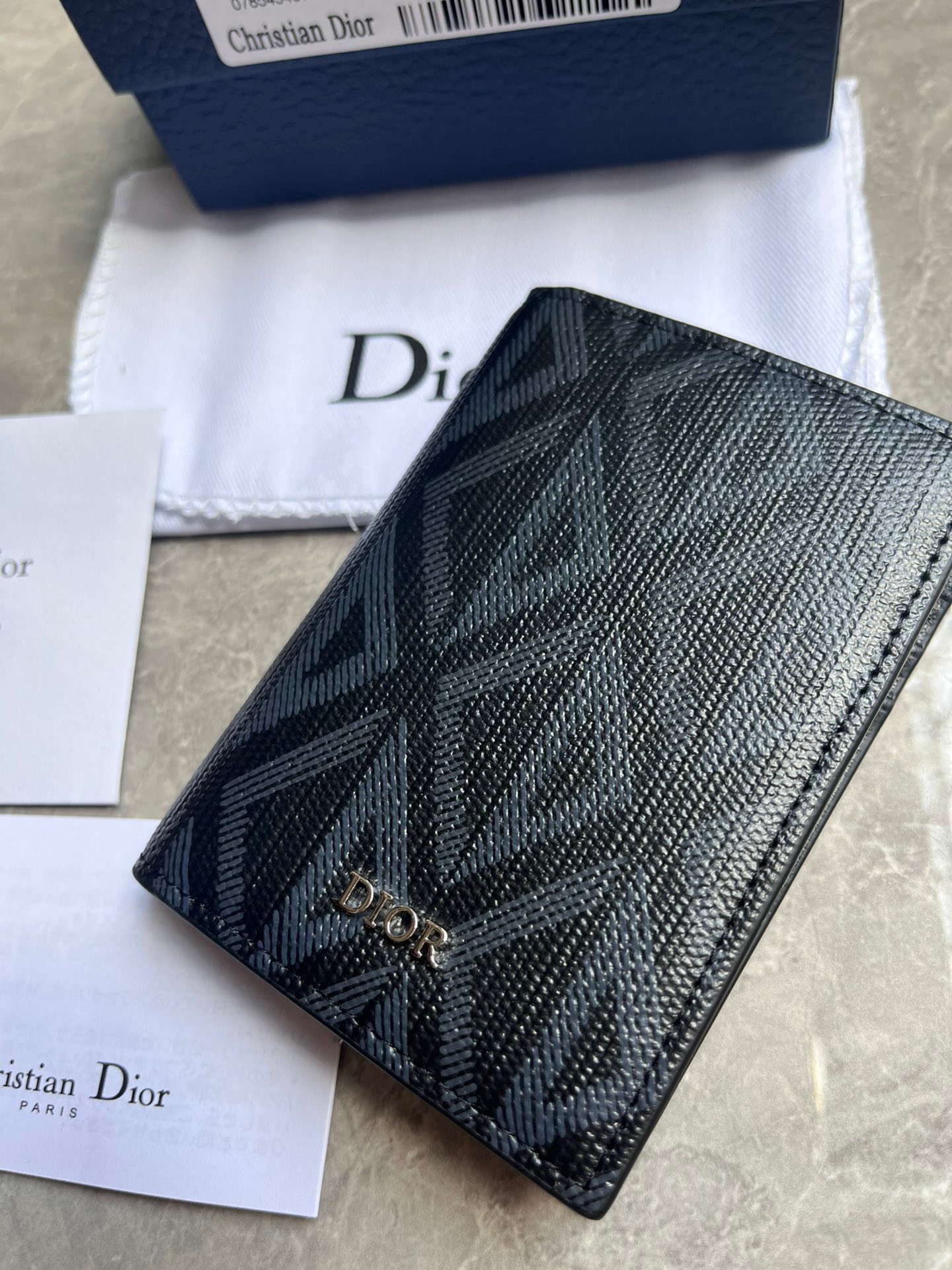 Ví nam Dior siêu cấp VNSC2771 z3785072926379 cc9d0a3ff36b3621316709b5ec21381f 510x680 - Ví nam Dior siêu cấp VNSC2771