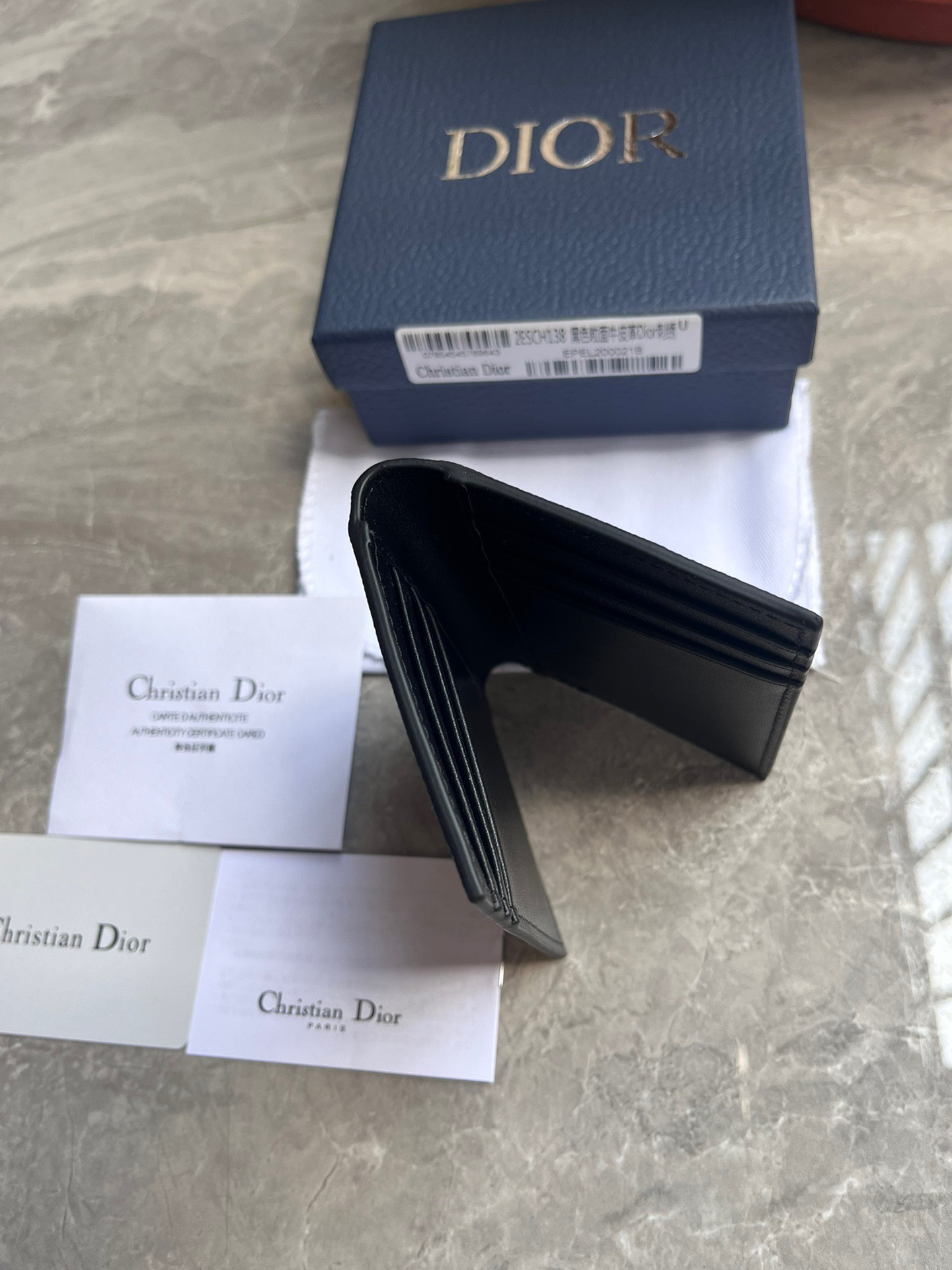 Ví nam Dior siêu cấp VNSC2771 z3785072960535 8e951c0d0700818dbc4a6827df0c3126 510x680 - Ví nam Dior siêu cấp VNSC2771