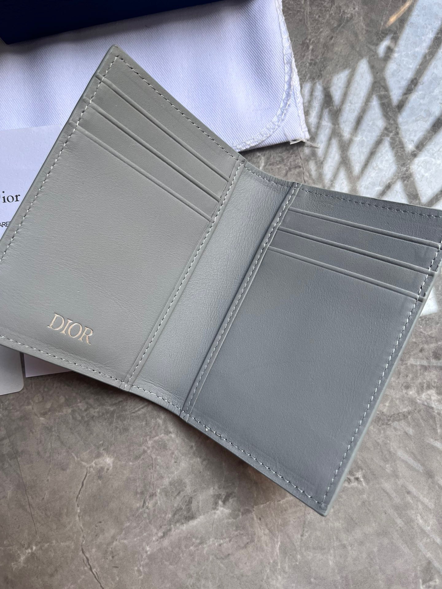 Ví nam Dior siêu cấp VNSC2772 z3785073596696 6827fa6fcb99b2b9d14c7145e197a1e7 510x680 - Ví nam Dior siêu cấp VNSC2772