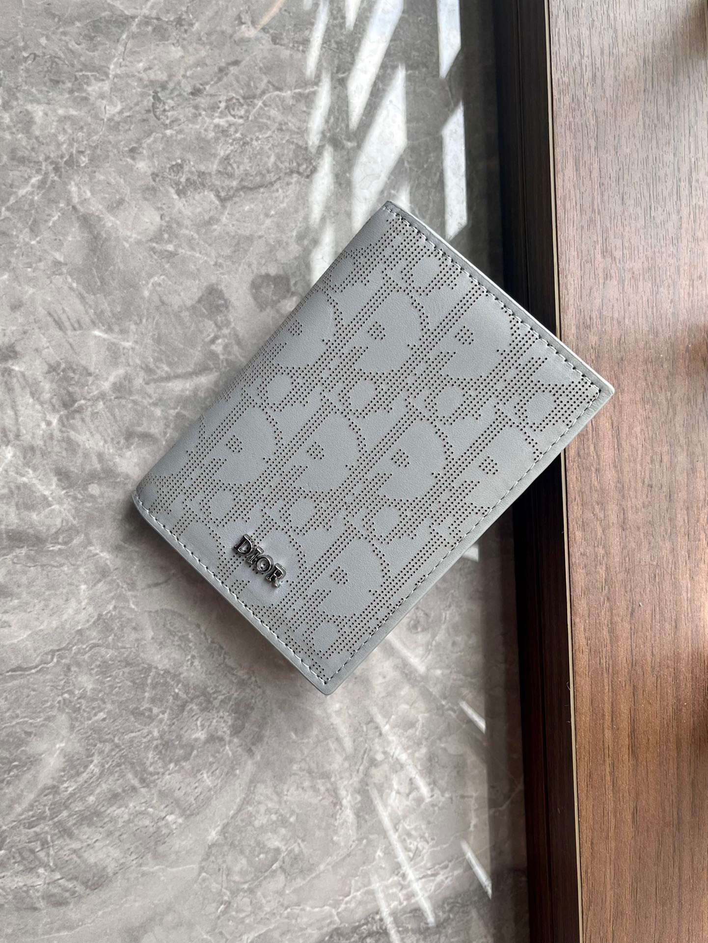 Ví nam Dior siêu cấp VNSC2773 z3785073985115 84e34cf09c78f636d735952d520ae768 510x680 - Ví nam Dior siêu cấp VNSC2773