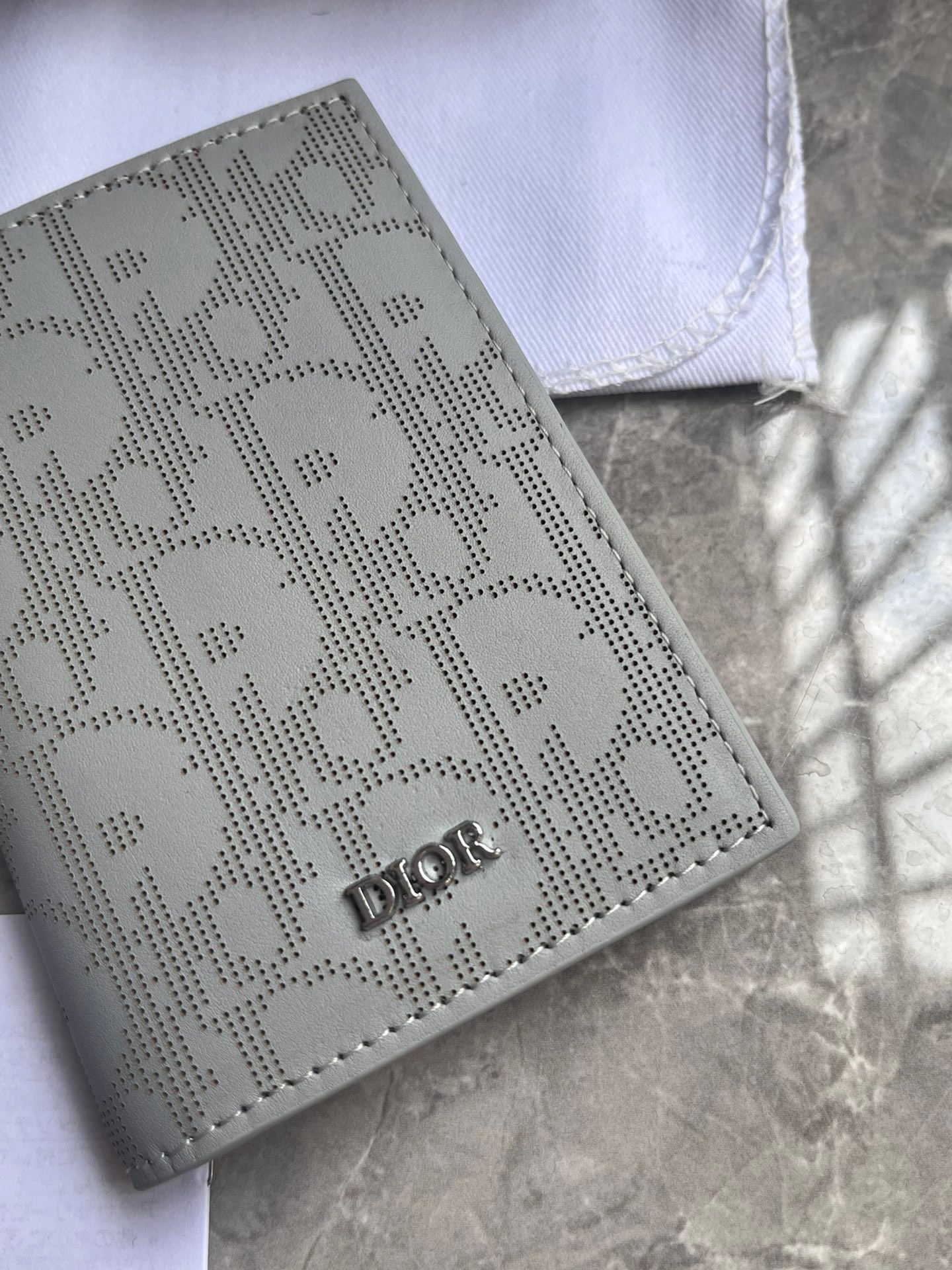 Ví nam Dior siêu cấp VNSC2773 z3785073995241 c0eb29018fa54386b70f7f6f513f1297 510x680 - Ví nam Dior siêu cấp VNSC2773