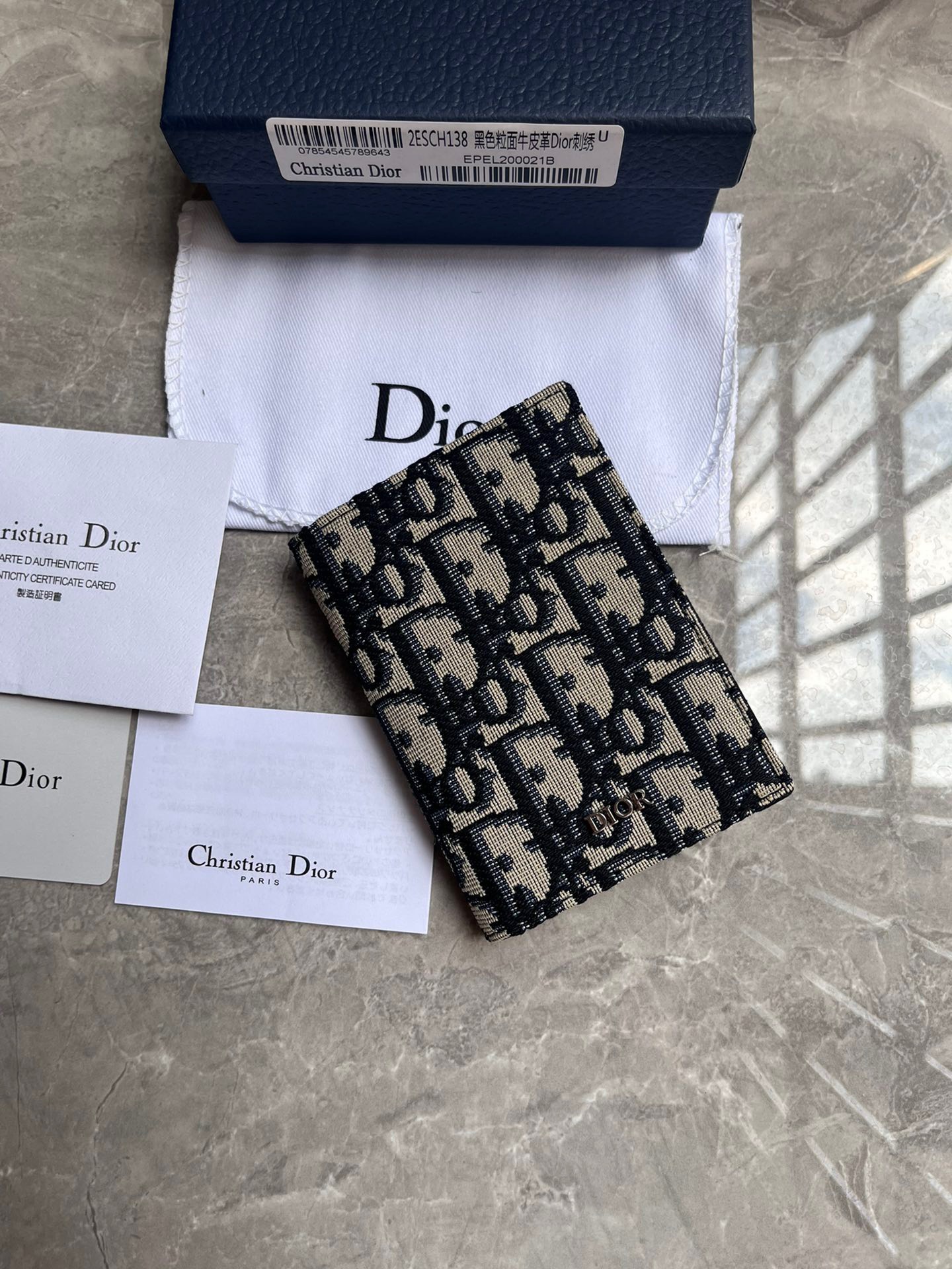 Ví nam Dior siêu cấp VNSC2775 z3785075154119 0509bcd003ef88767d24cee89a2ab696 510x680 - Ví nam Dior siêu cấp VNSC2775