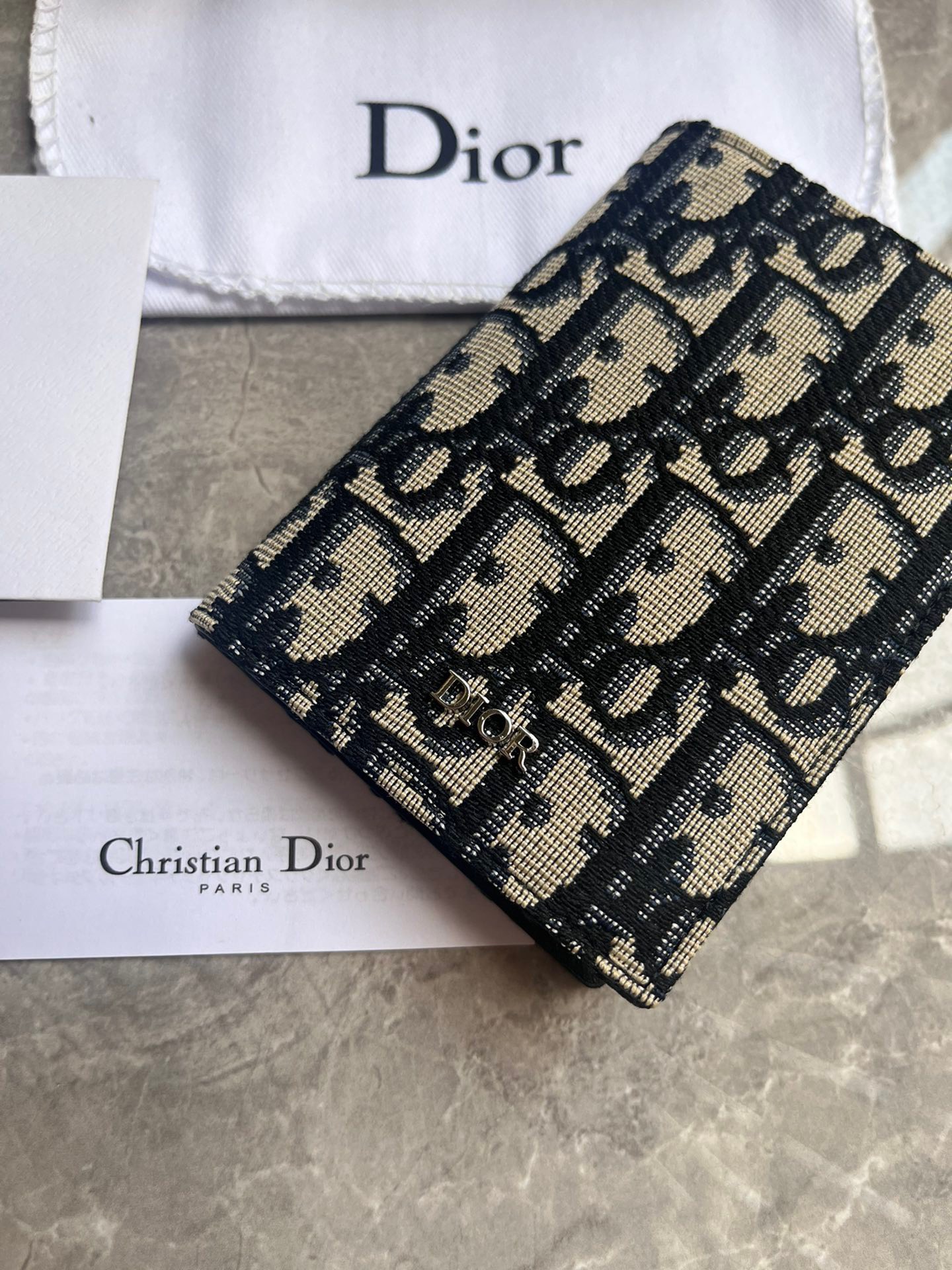 Ví nam Dior siêu cấp VNSC2775 z3785075191819 75bff4c7b7c072cf592e34db073e55f7 510x680 - Ví nam Dior siêu cấp VNSC2775