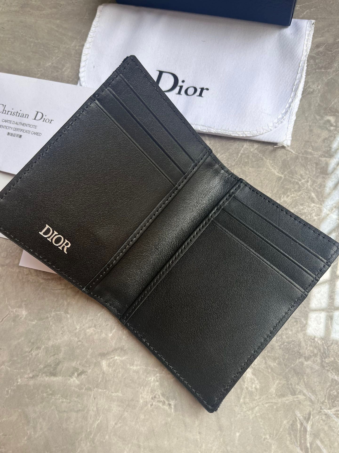 Ví nam Dior siêu cấp VNSC2775 z3785075229442 dbcdcb2c3ba3d89ebfa7c2133f1e8604 510x680 - Ví nam Dior siêu cấp VNSC2775