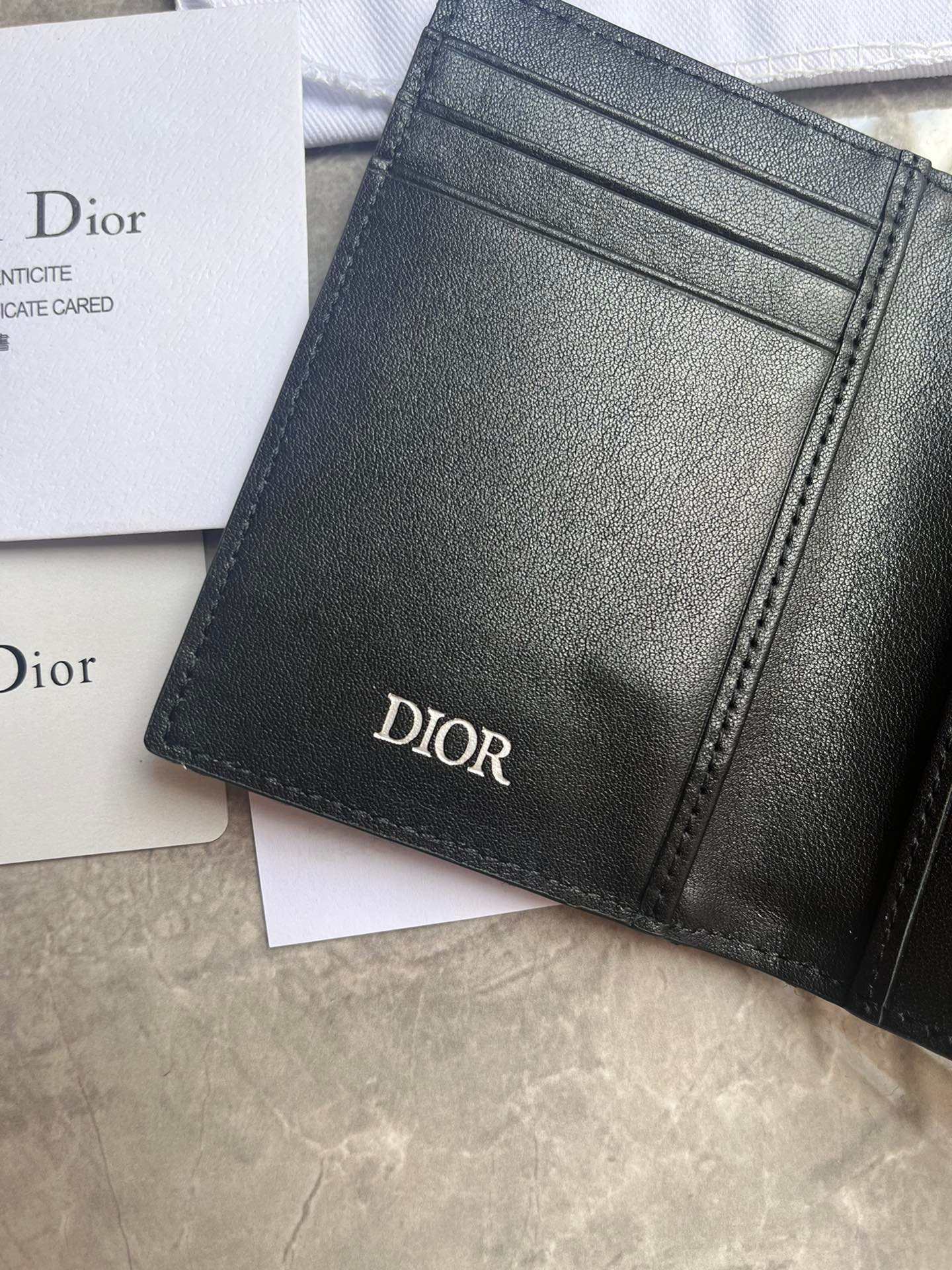 Ví nam Dior siêu cấp VNSC2775 z3785075260715 53763255ed9201550a7a7719cf77115a 510x680 - Ví nam Dior siêu cấp VNSC2775