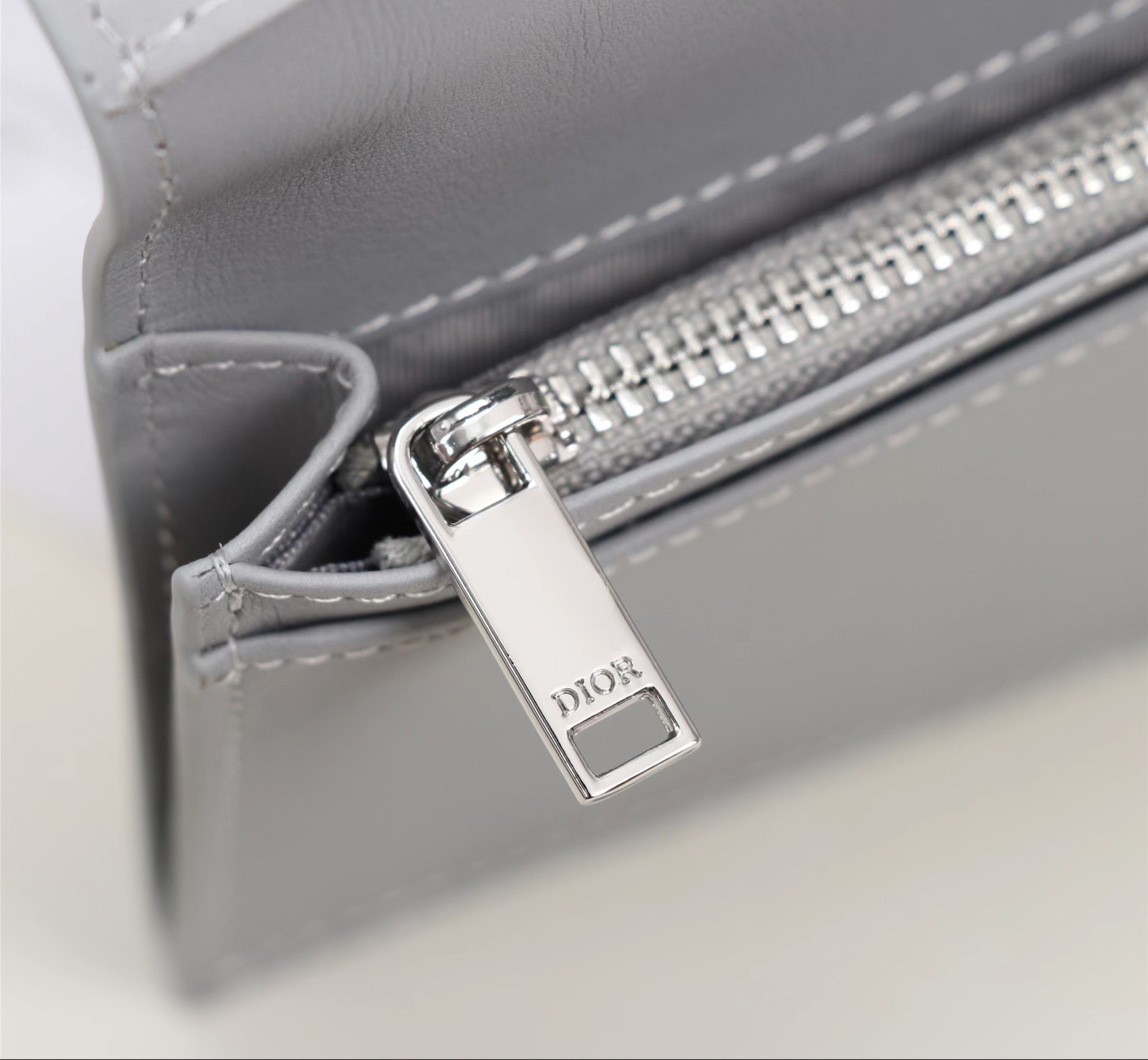 Ví nam Dior siêu cấp VNSC2795 z3816062600384 3daa3d95e6fc1a2220782672917bd490 510x471 - Ví nam Dior siêu cấp VNSC2795