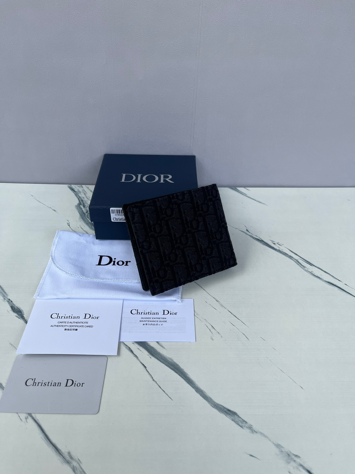 Ví nam Dior siêu cấp VNSC2800 z3816075477206 65bc594d85f4b806d9e69f3a4f00eea8 510x680 - Ví nam Dior siêu cấp VNSC2800