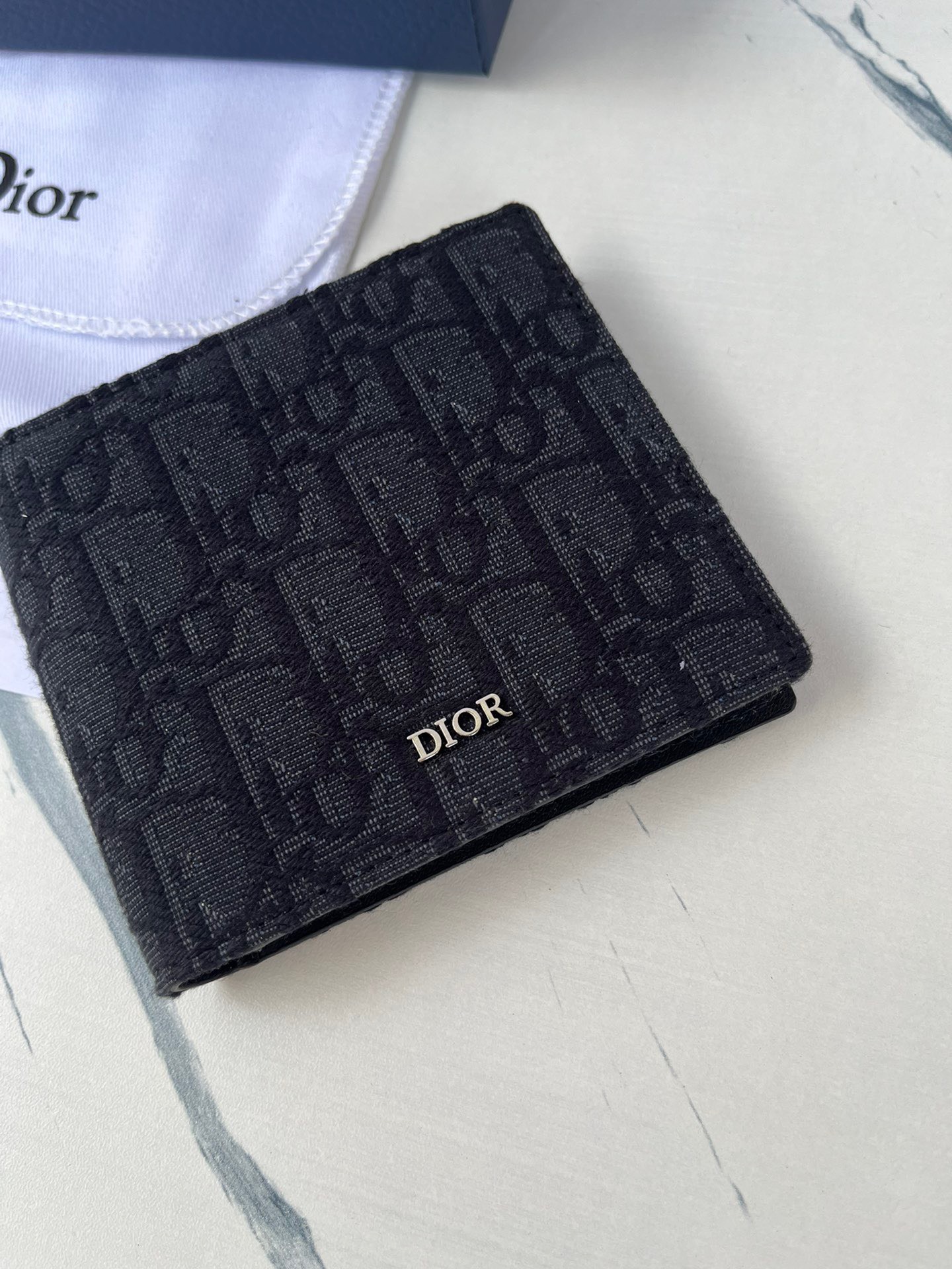 Ví nam Dior siêu cấp VNSC2800 z3816075477221 5d33fdac113e4aa0d37e3dec0c7ce525 510x680 - Ví nam Dior siêu cấp VNSC2800
