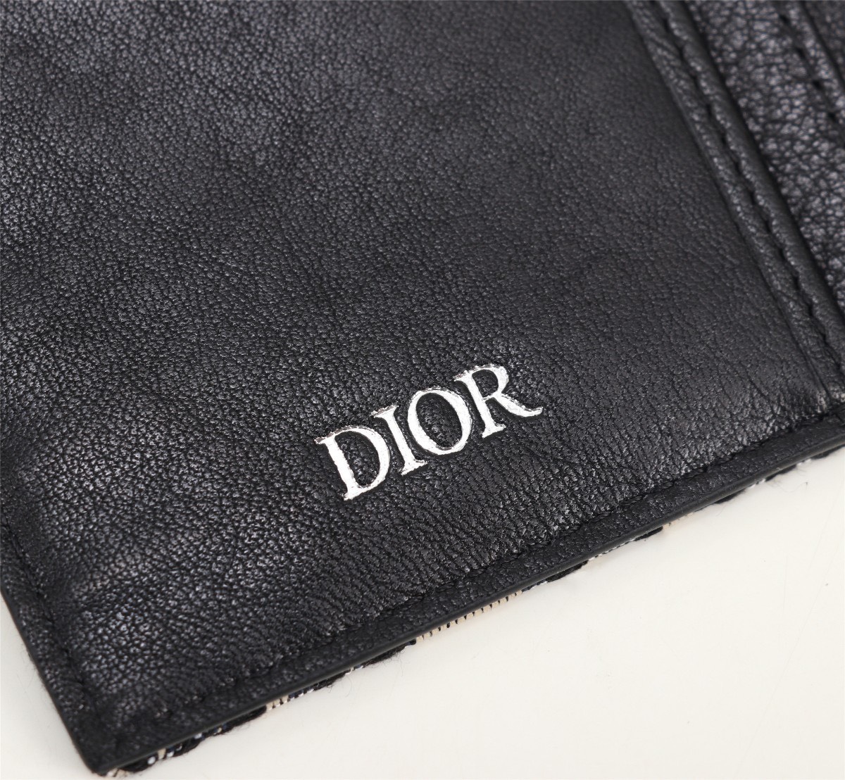 Ví nam Dior siêu cấp VNSC2801 z3816076578894 644cd19b8a35d9037899f32a82de7096 510x471 - Ví nam Dior siêu cấp VNSC2801