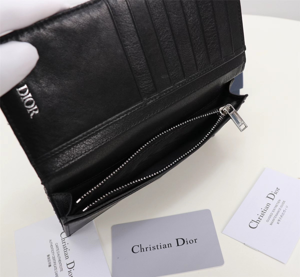Ví nam Dior siêu cấp VNSC2801 z3816076590410 bbb2397f3e5f5d5c36501c7daba447ed 510x471 - Ví nam Dior siêu cấp VNSC2801