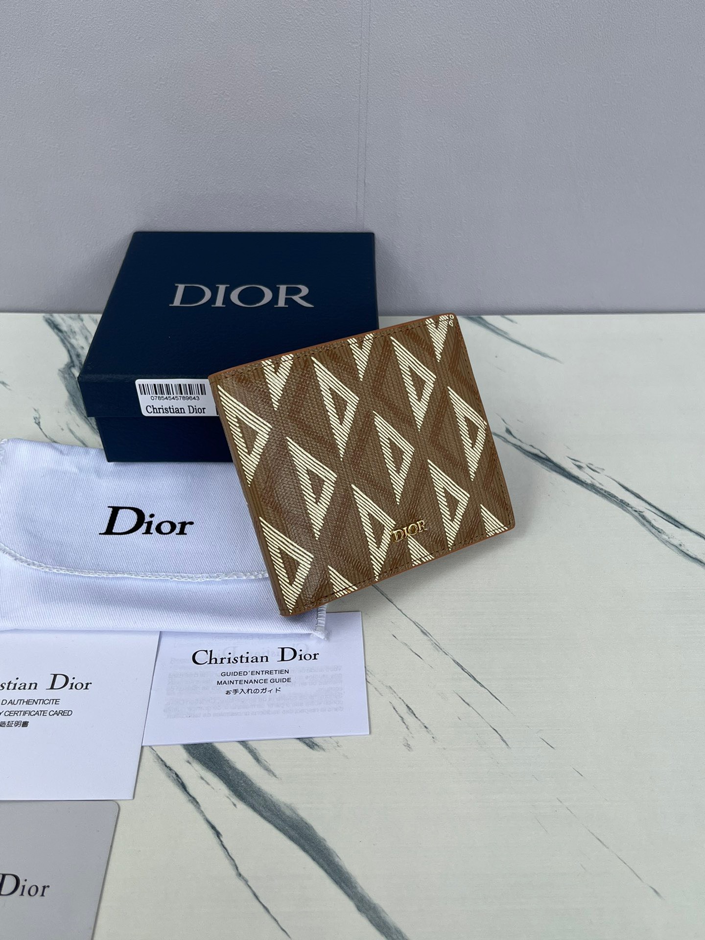 Ví nam Dior siêu cấp VNSC2806 z3816079005542 50d7f9f9e3094228c9f890e26a8378e6 510x680 - Ví nam Dior siêu cấp VNSC2806